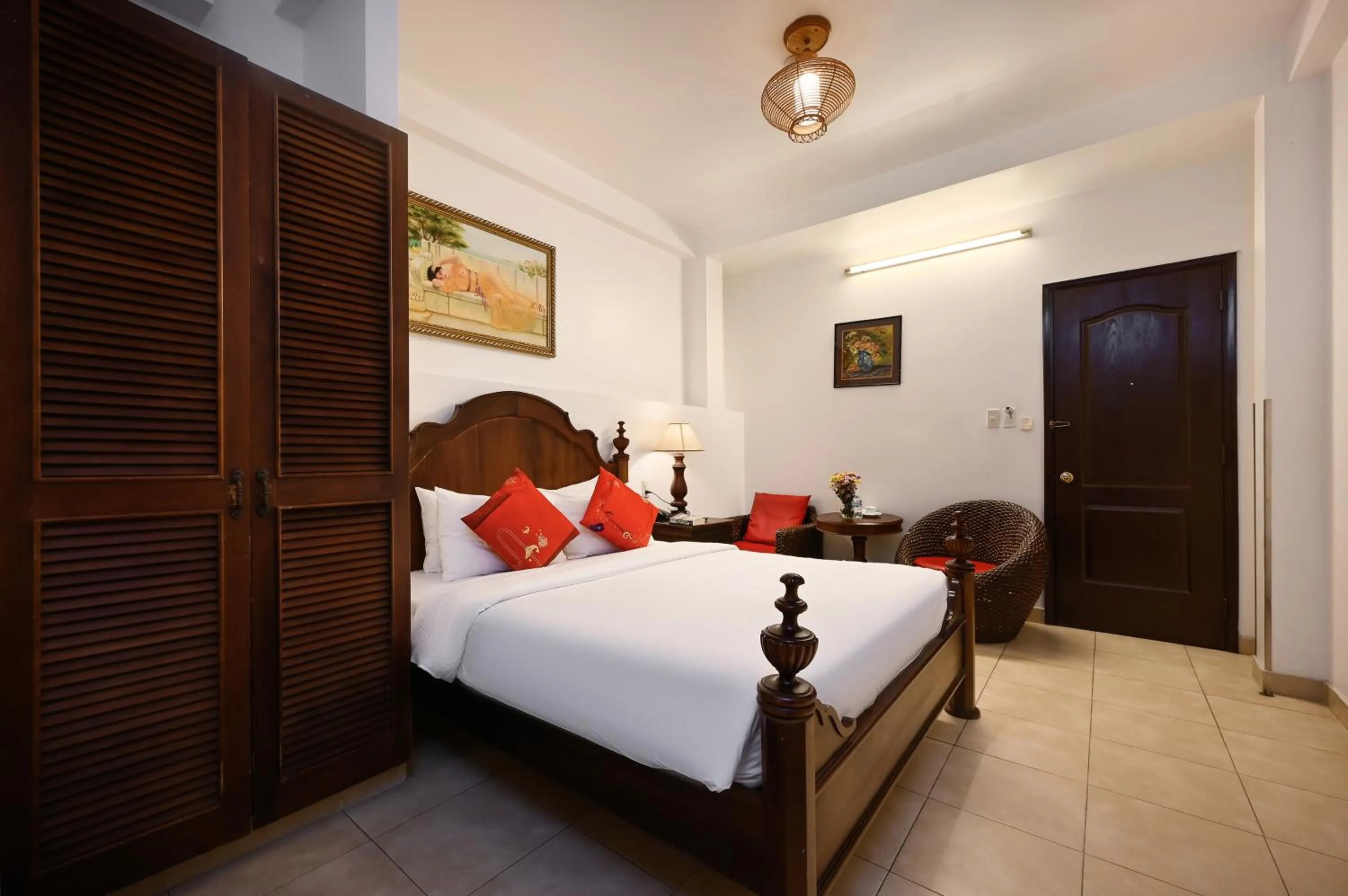 Photo of the whole room, Bed in Halo Boutique Ben Thanh Hotel