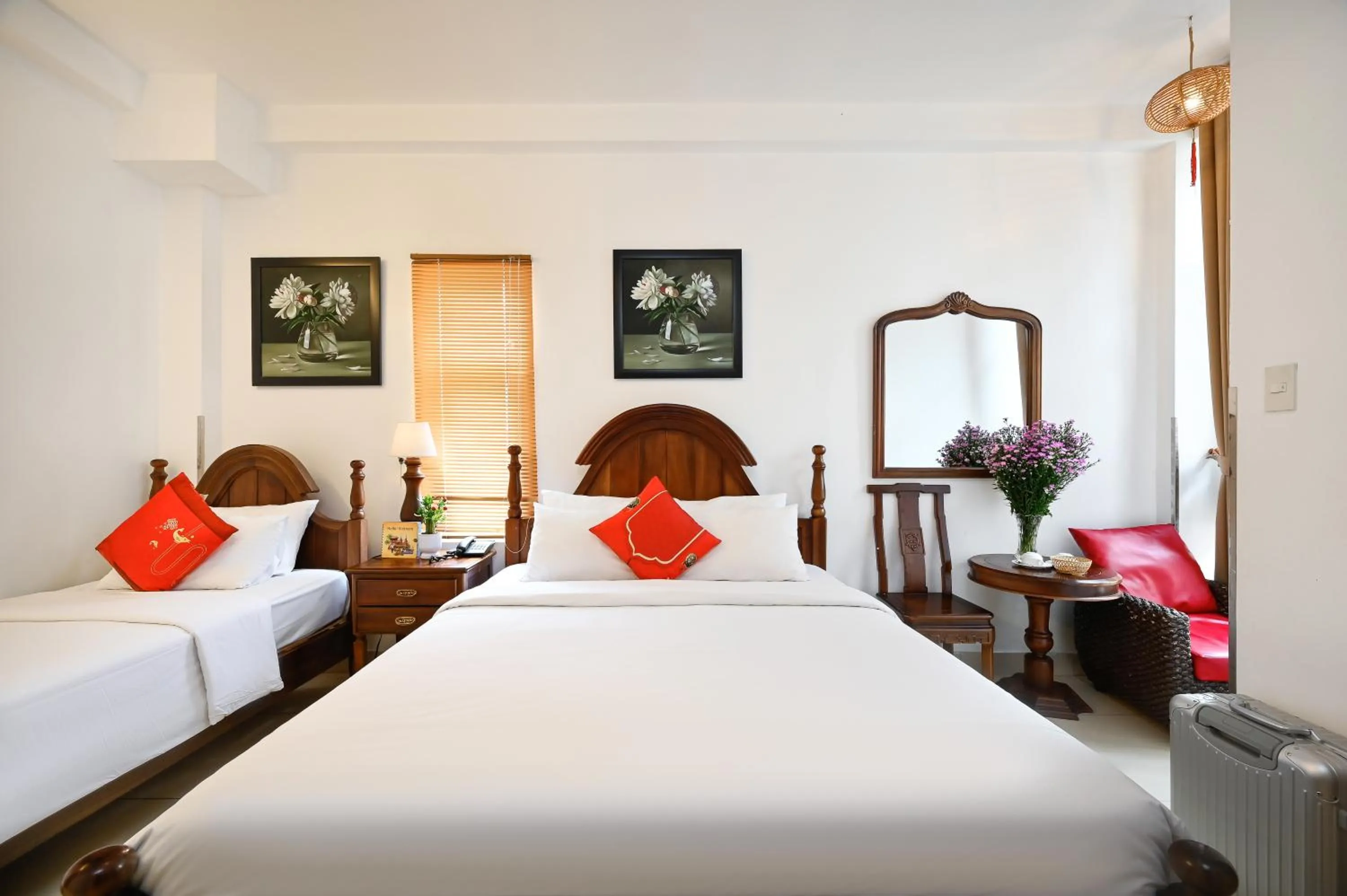 Photo of the whole room, Bed in Halo Boutique Ben Thanh Hotel