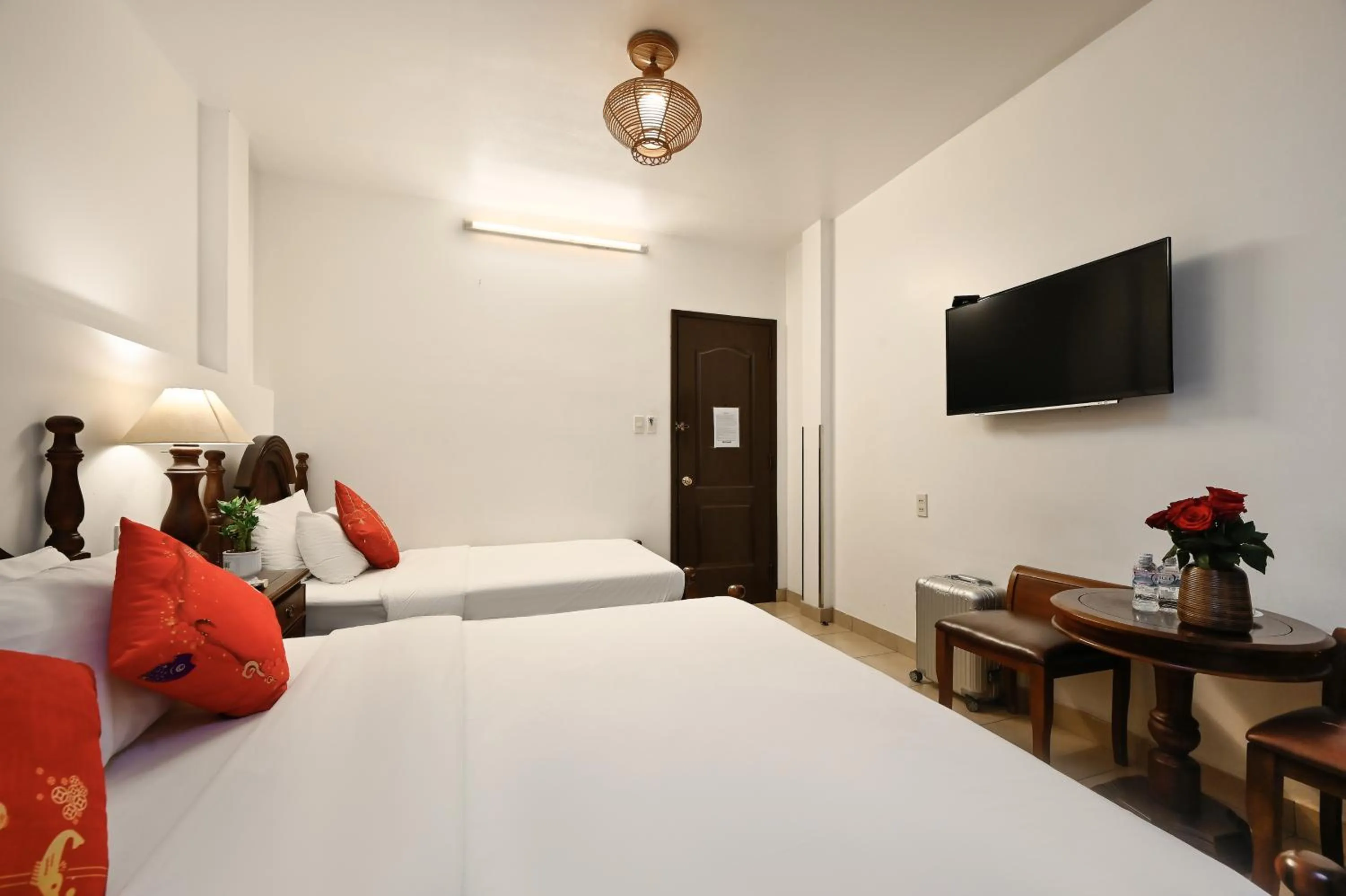 Photo of the whole room, Bed in Halo Boutique Ben Thanh Hotel