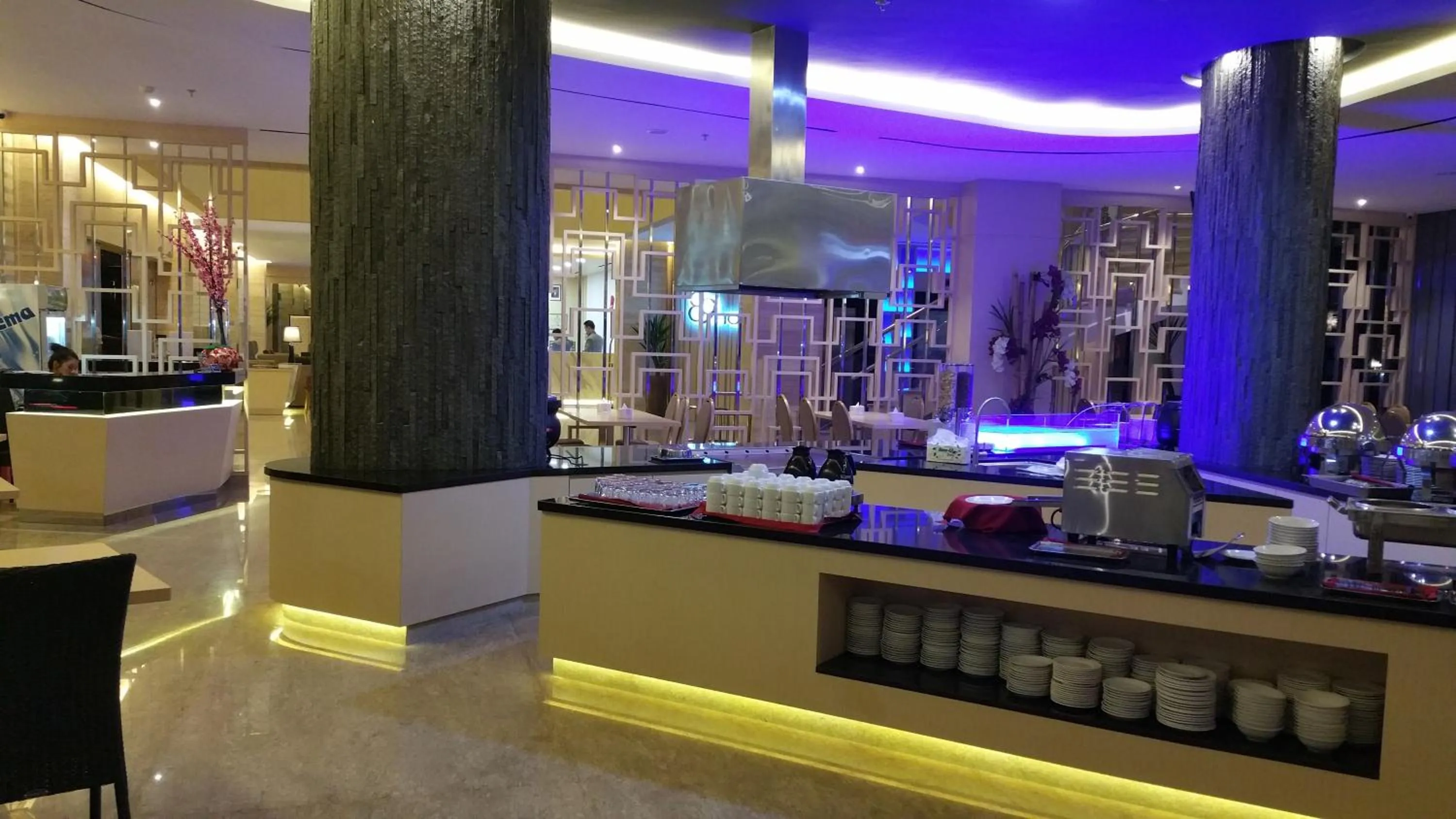 Restaurant/places to eat in 89 Hotel