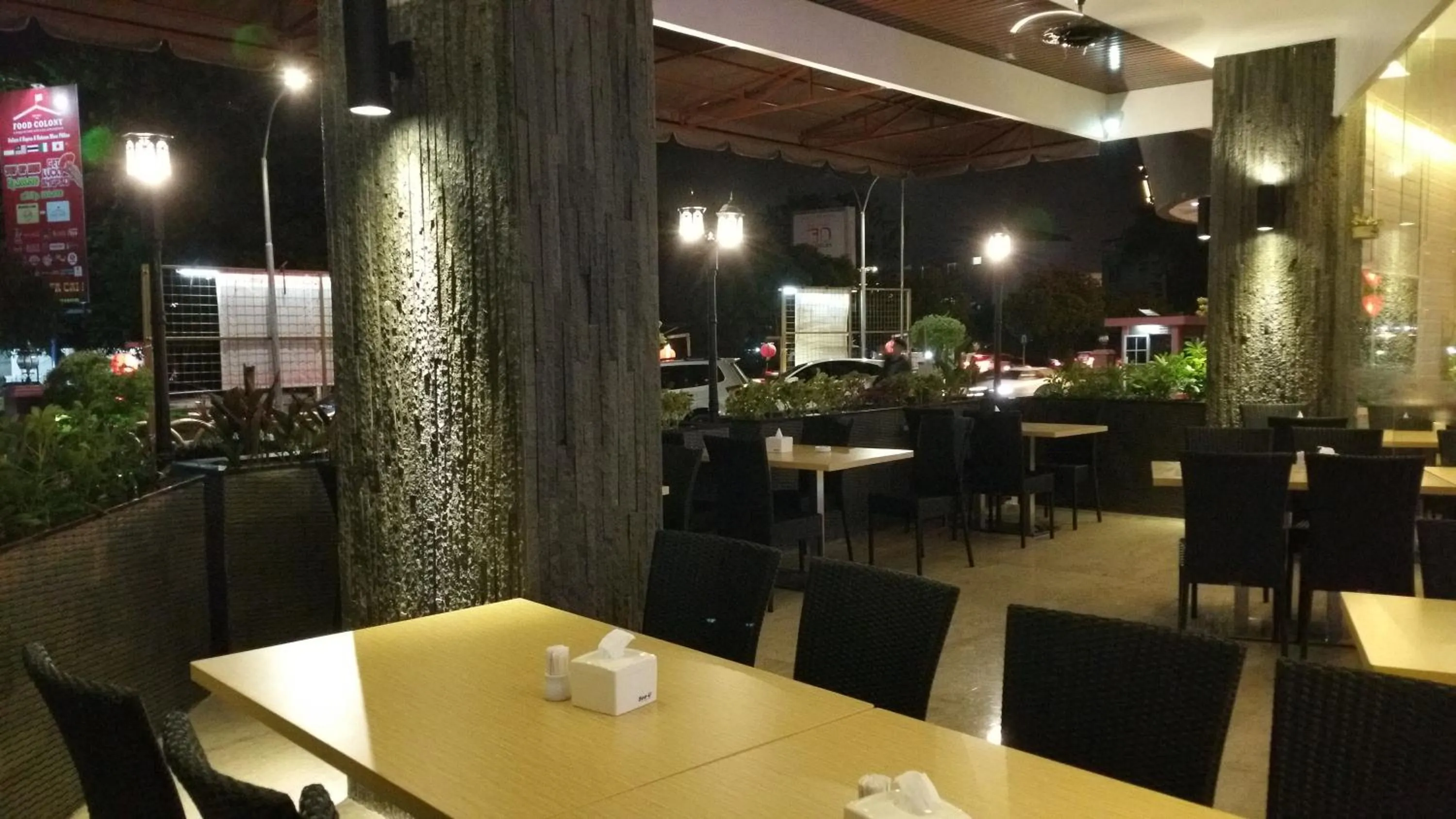 Restaurant/places to eat in 89 Hotel