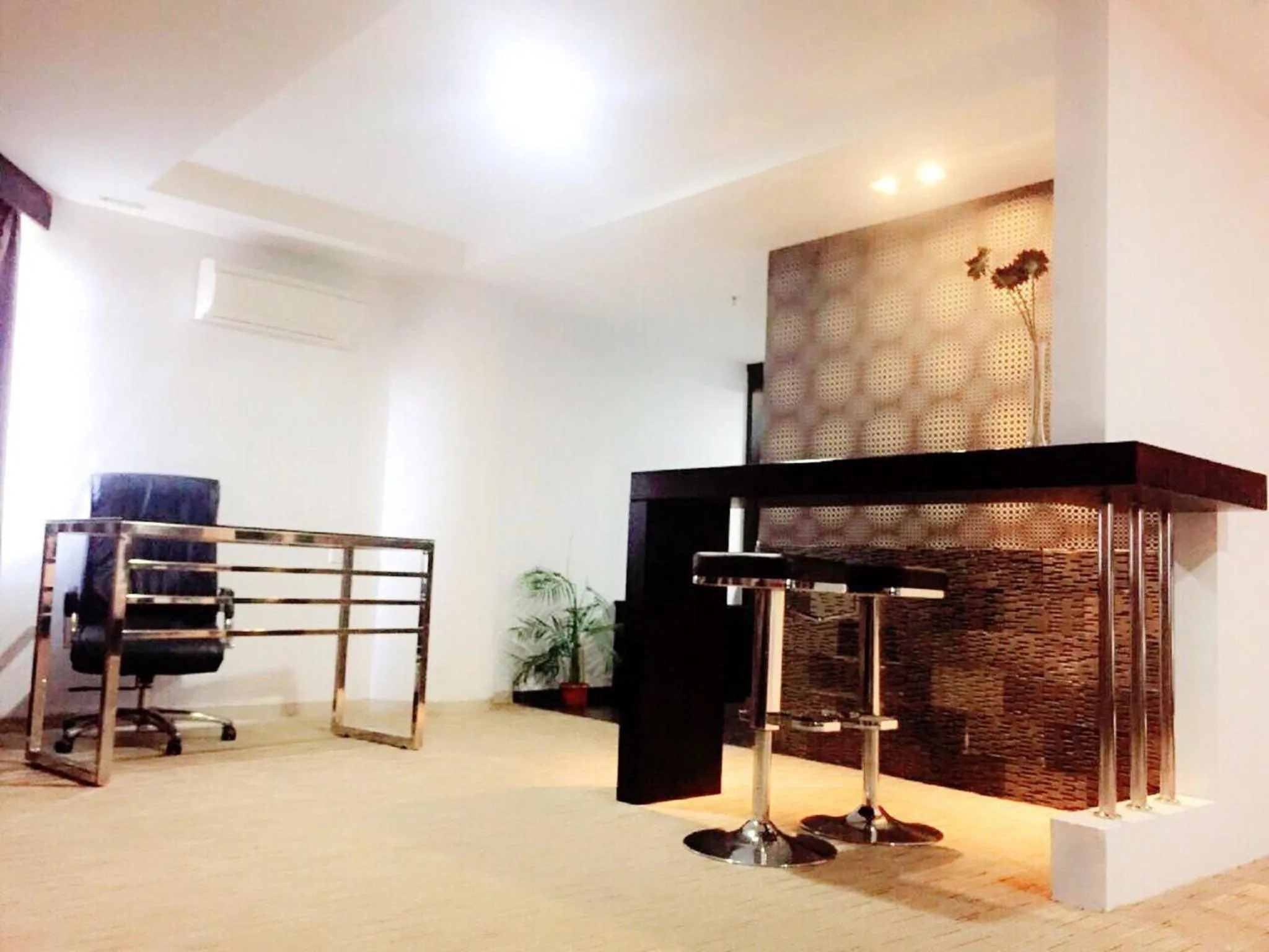 Seating area in 89 Hotel