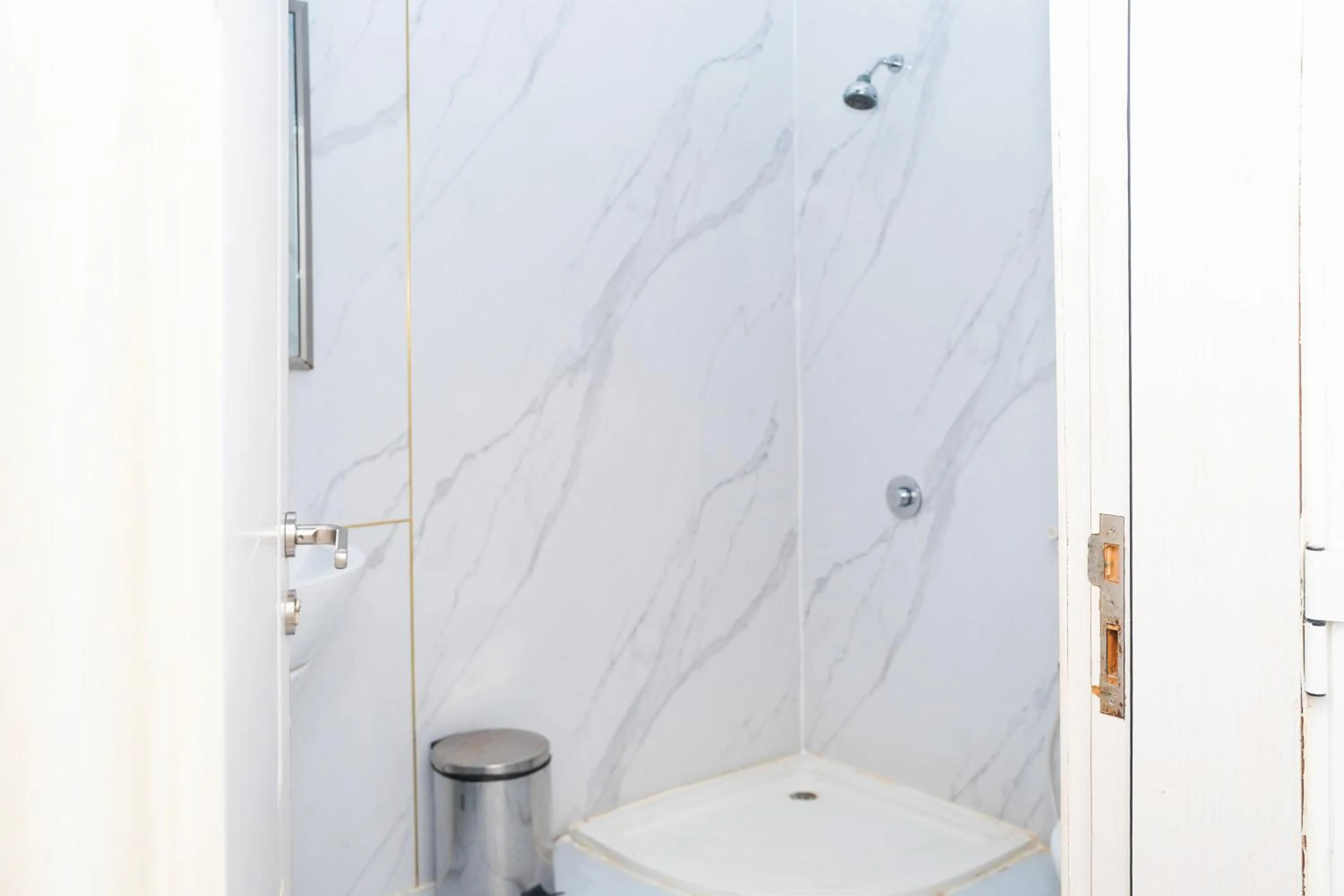 Bathroom in Albayrahaa Hotel