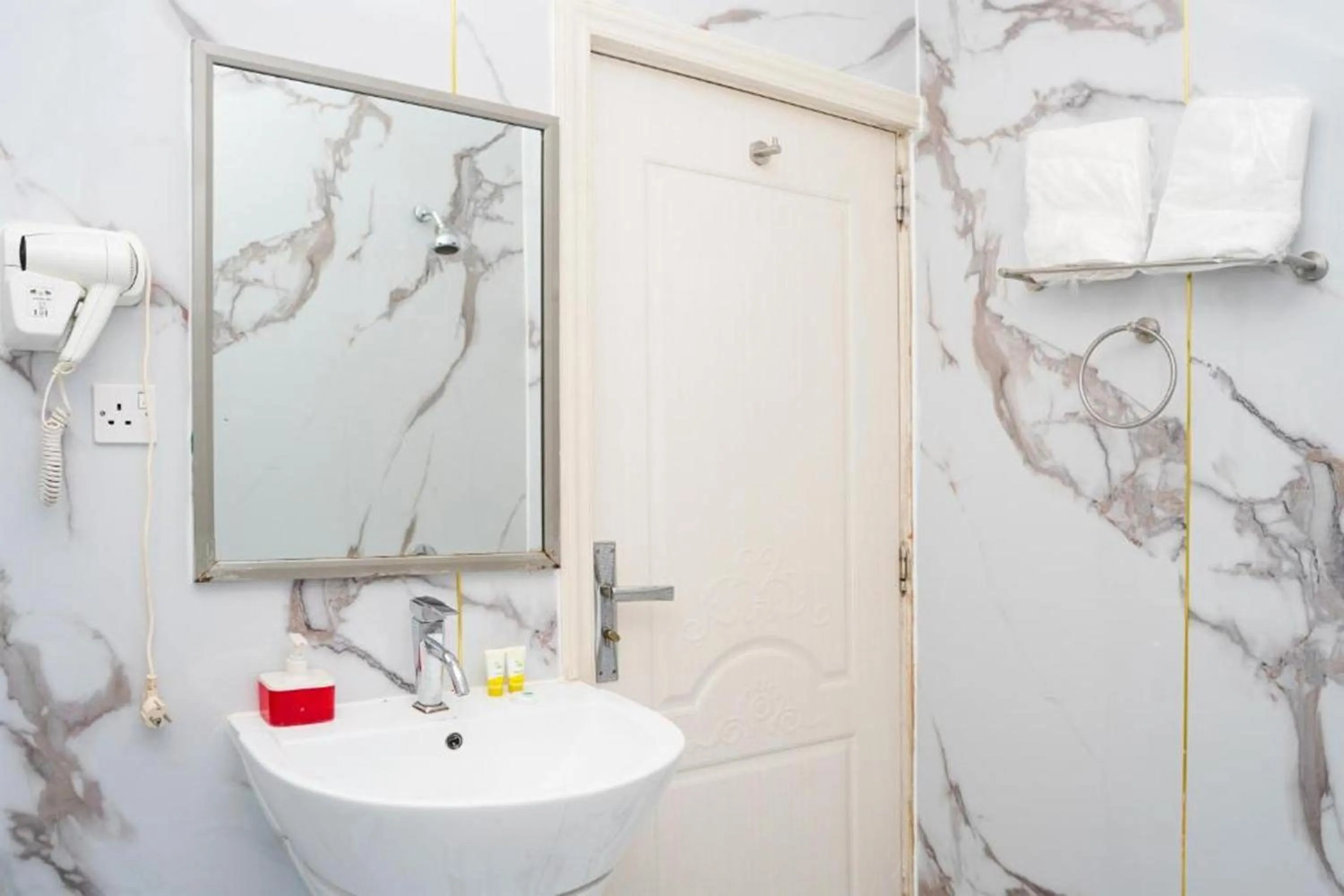 Bathroom in Albayrahaa Hotel