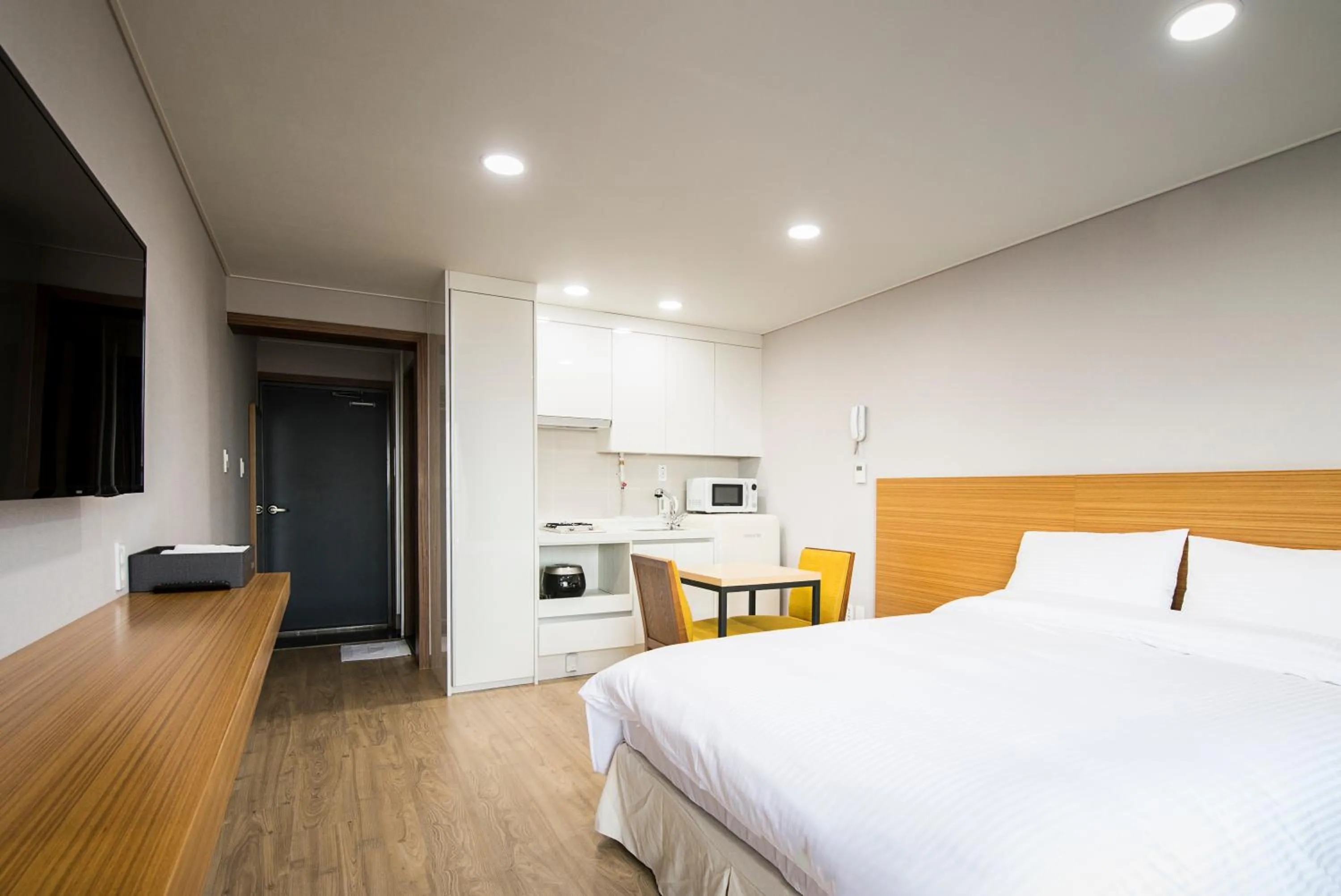 Bed in W Ocean Pension