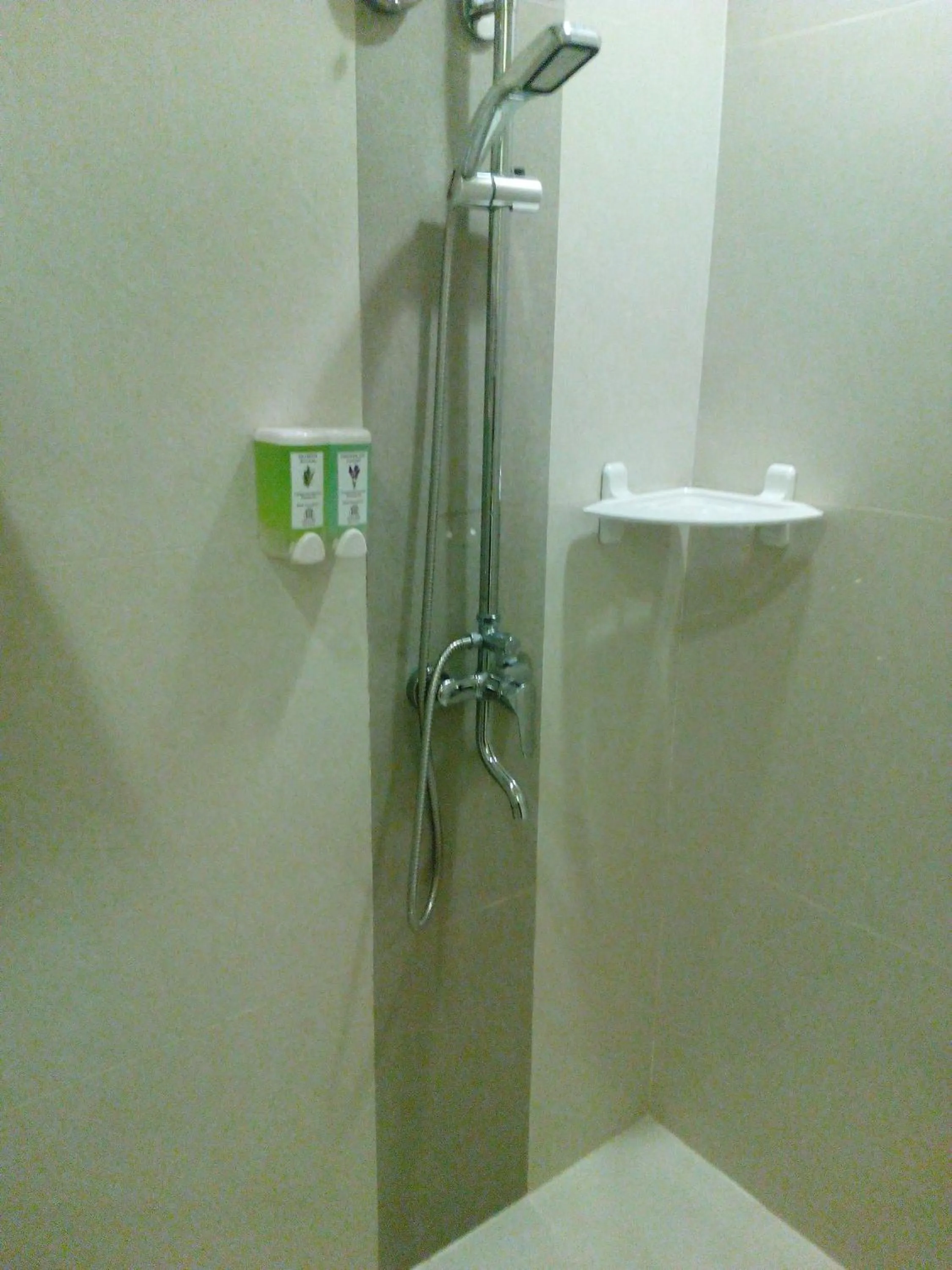 Shower in Jayleen 1918