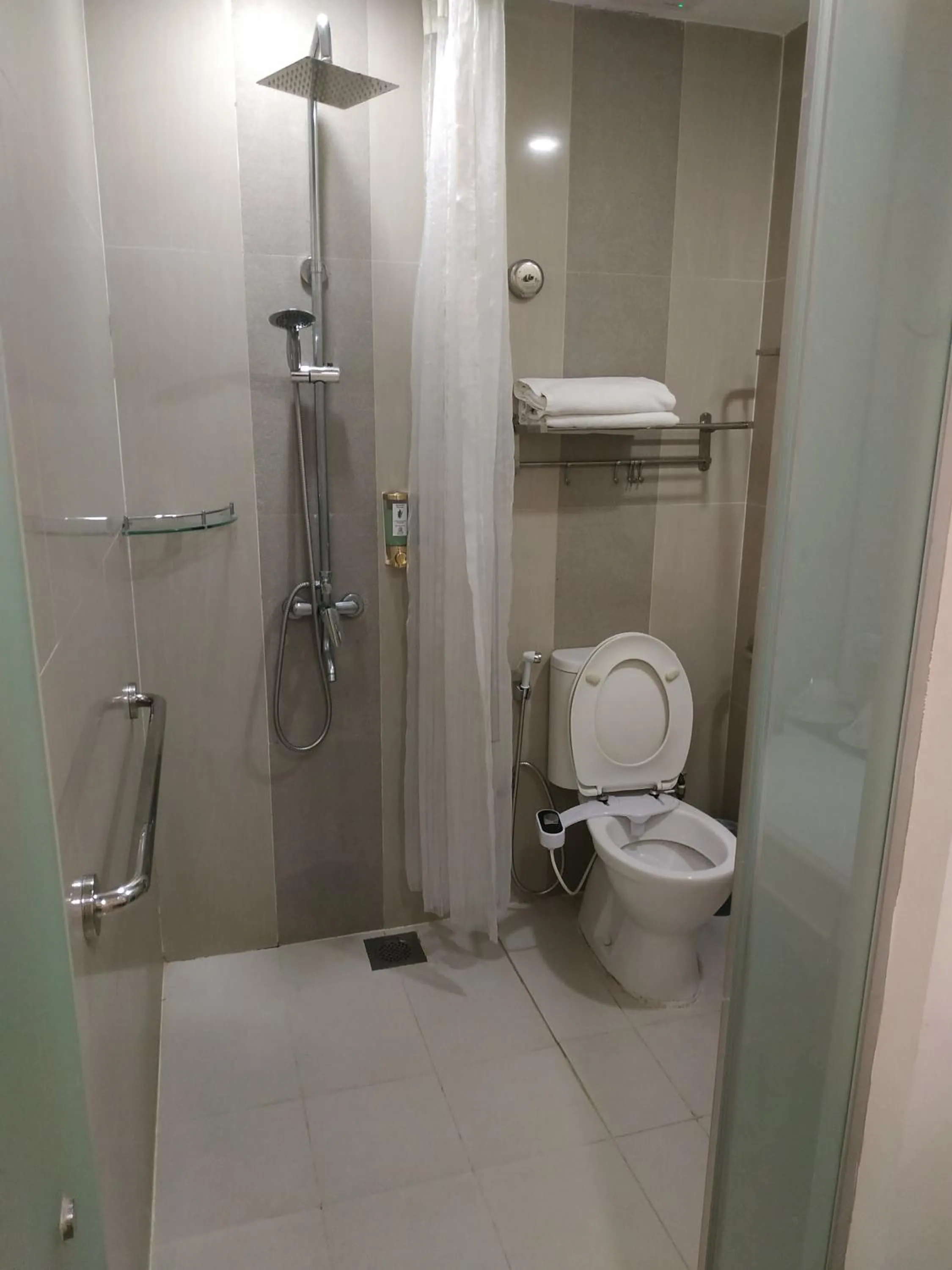 Shower in Jayleen 1918