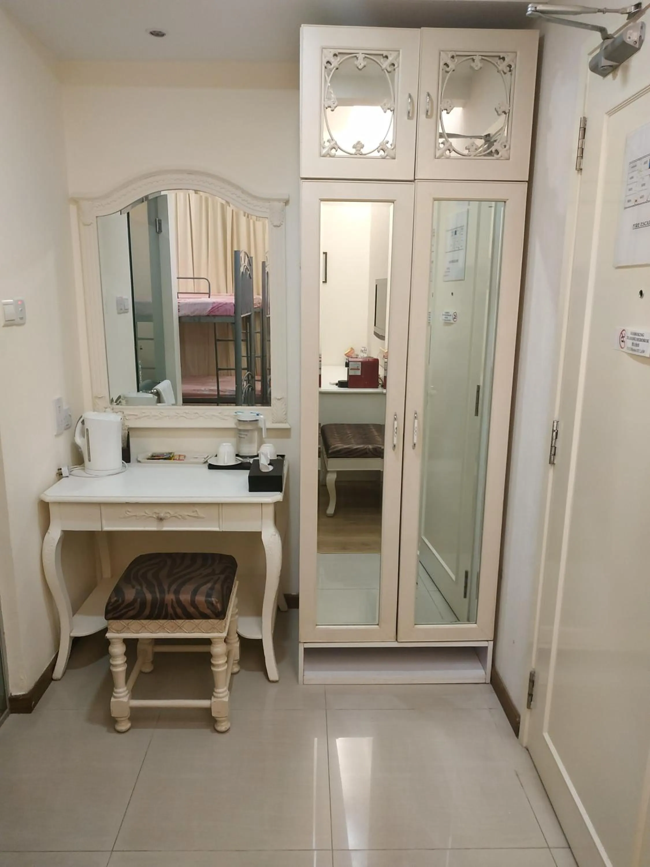 wardrobe in Jayleen 1918