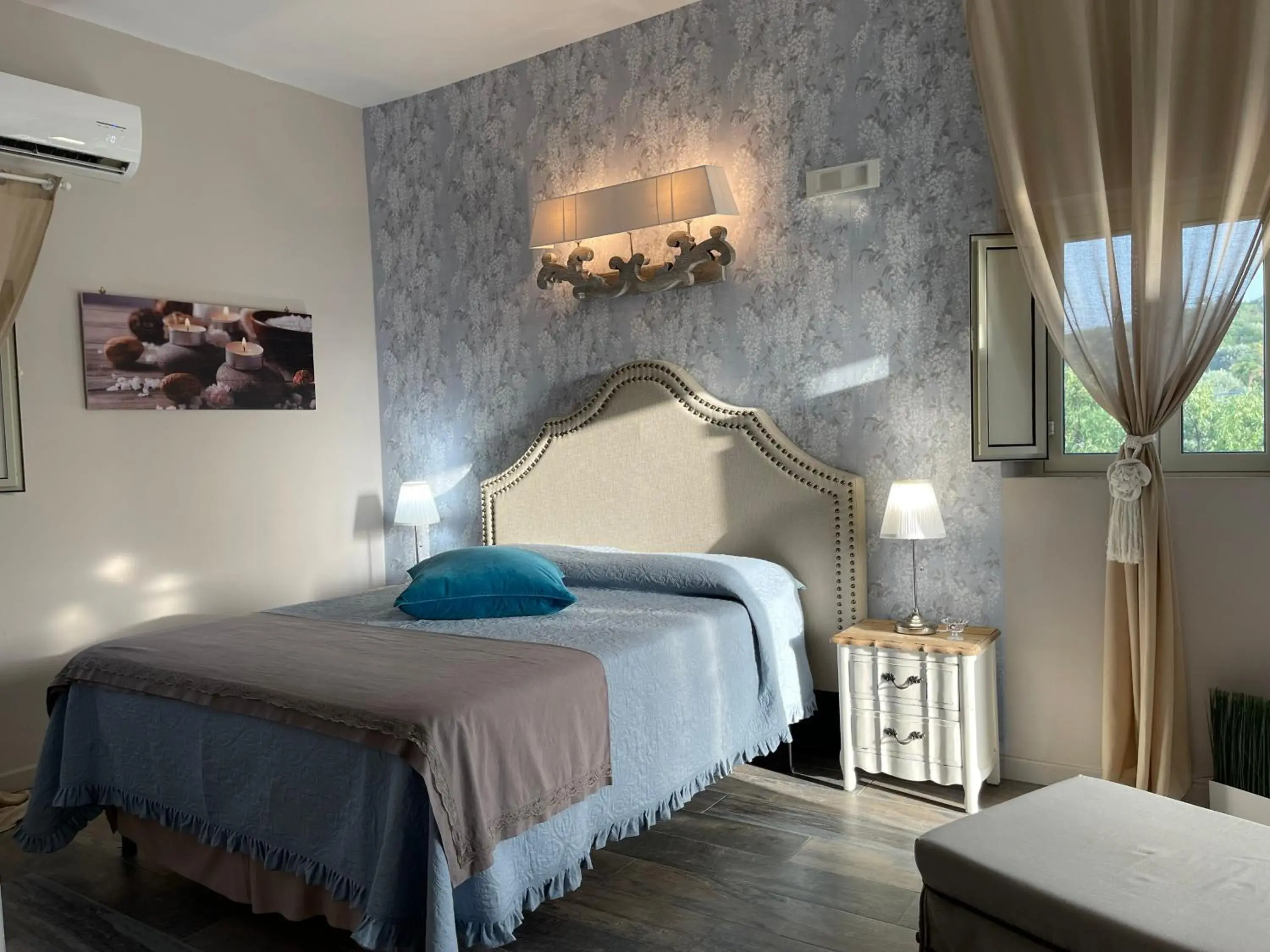 Quadruple Room with Terrace - single occupancy in Relais Dea Degli Ulivi Quadruple Room with Terrace - single occupancy in Relais Dea Degli Ulivi