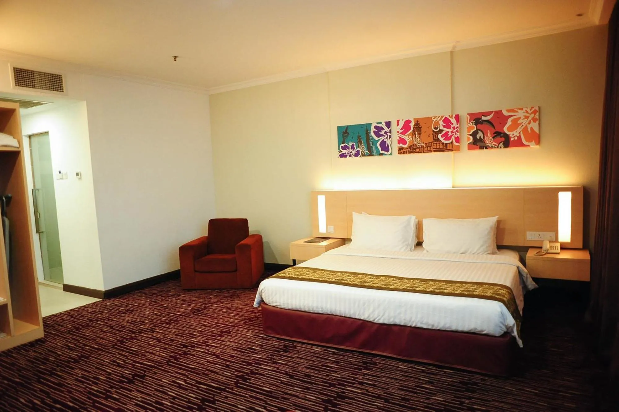 Bed in RHR Hotel Kajang