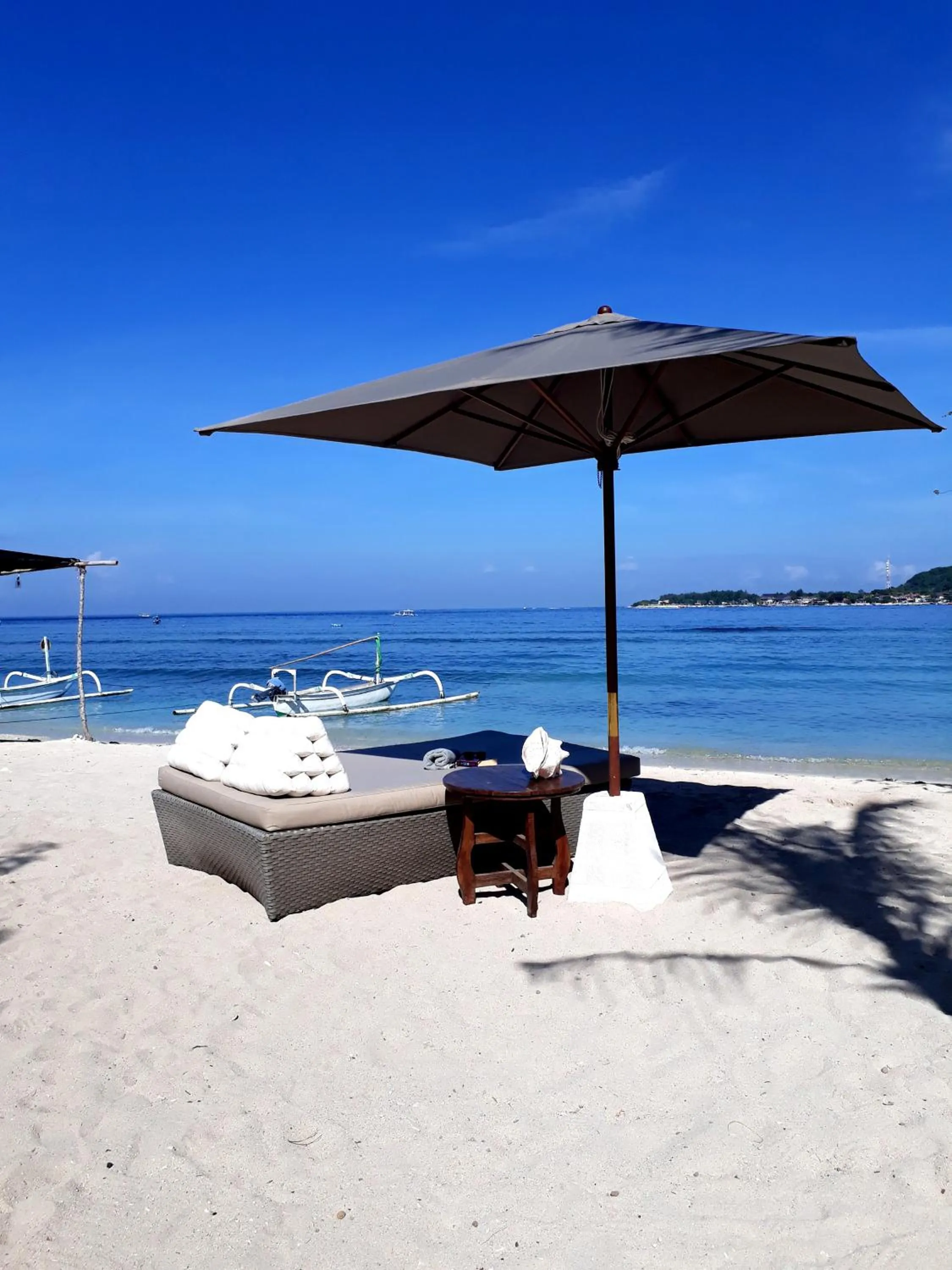 Restaurant/places to eat in Villa Pulau Cinta Boutique Suites