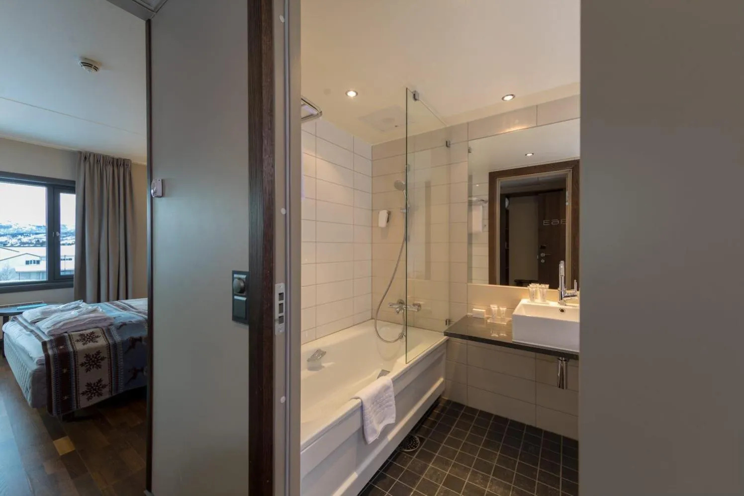 Bathroom, Bed in Quality Hotel Skifer