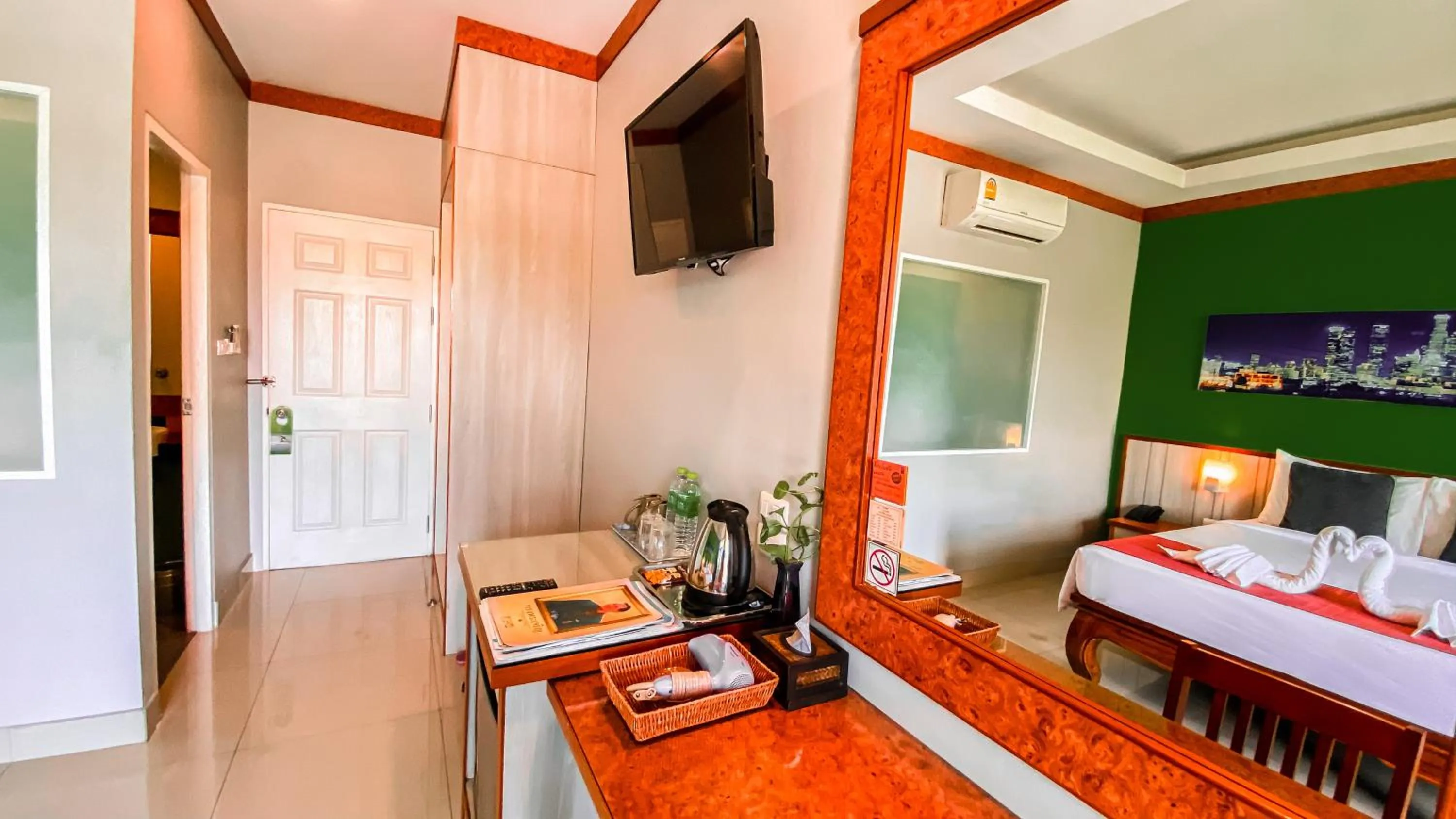 Coffee/tea facilities, Bed in K2 Hotel at Thachang