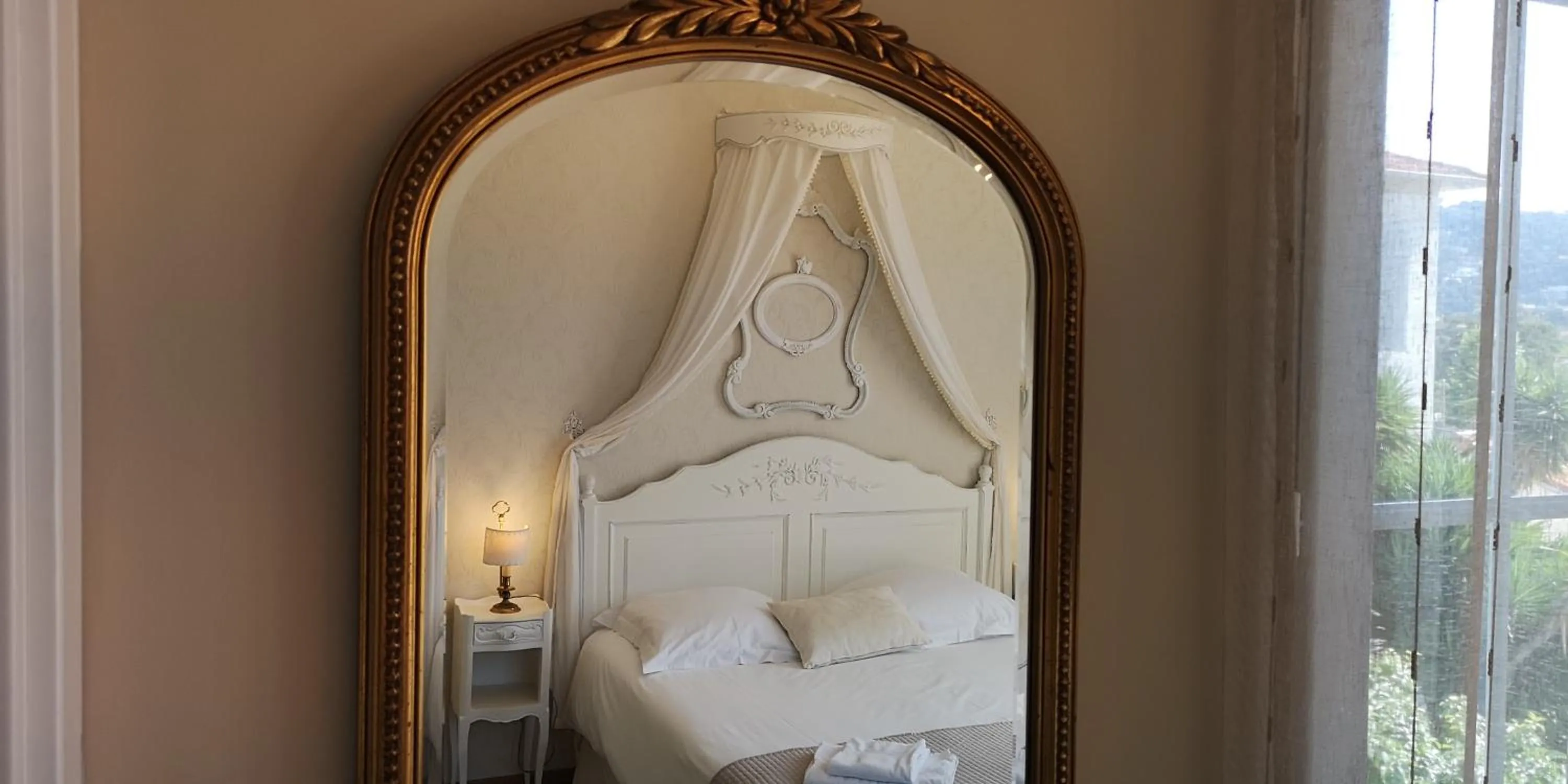 Decorative detail, Bed in B&B Villa Blanche