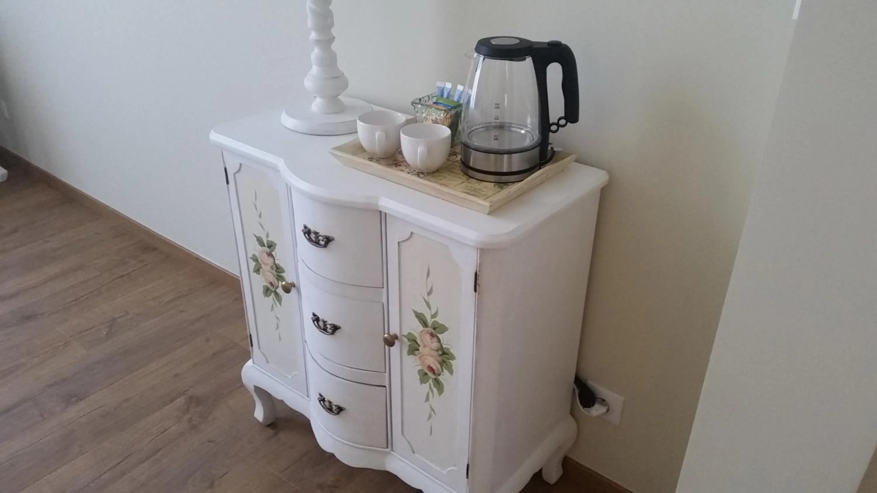 Coffee/tea facilities in B&B Villa Blanche