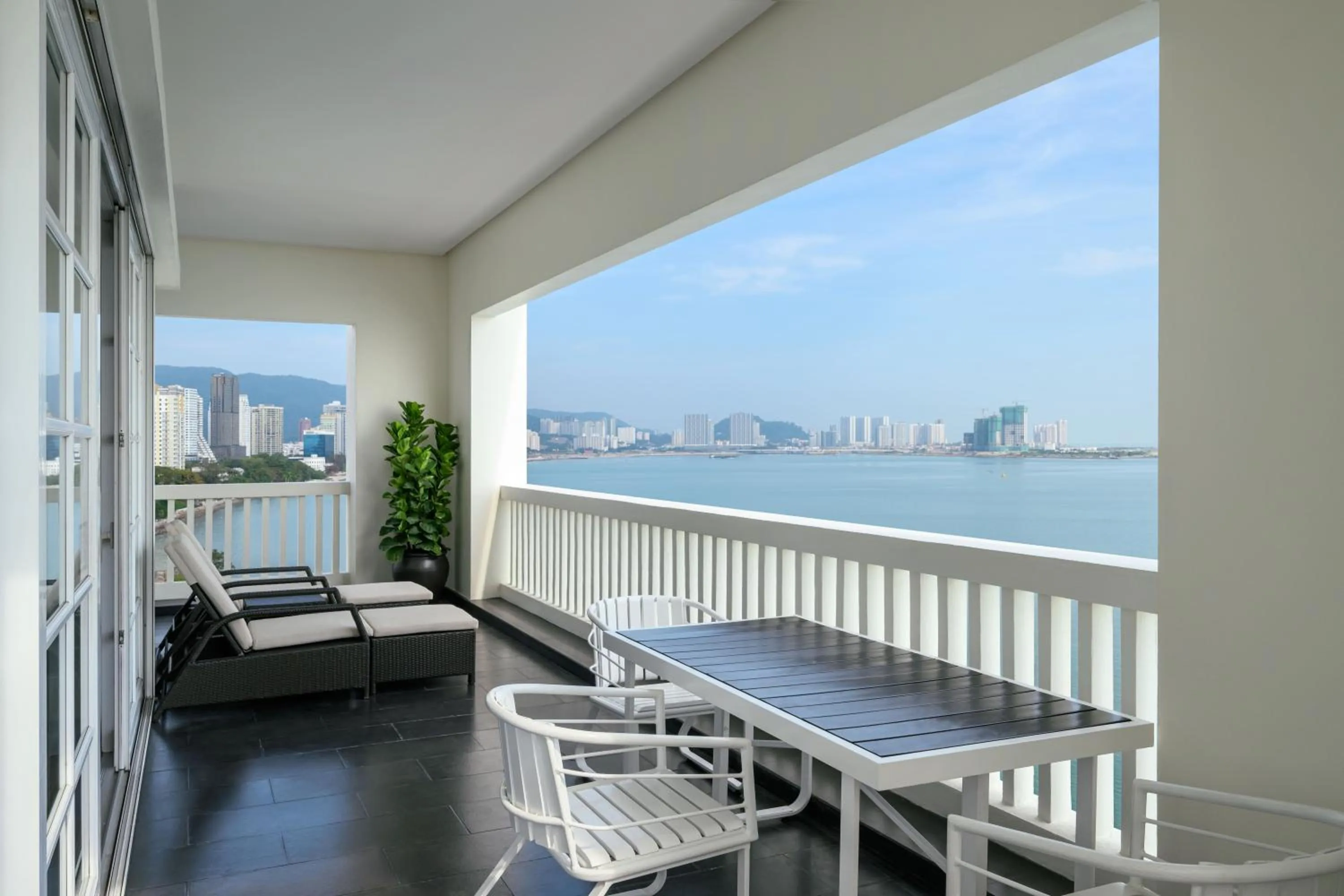 Balcony/Terrace in Eastern & Oriental Hotel