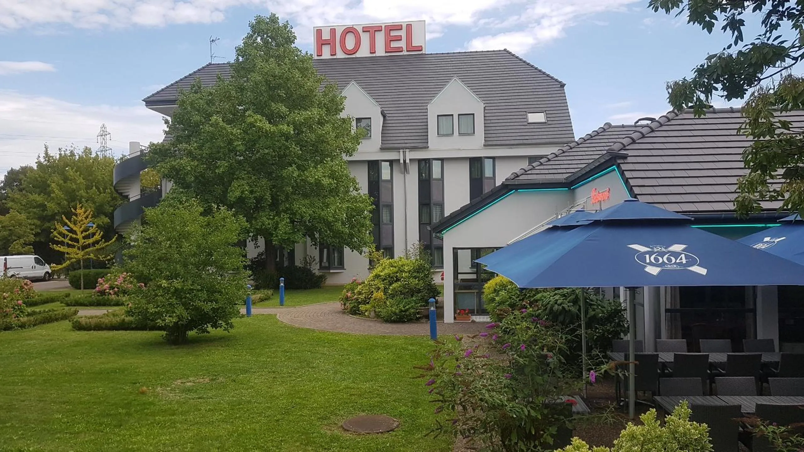 Property building in Hotel Restaurant La Tour Romaine - Haguenau - Strasbourg Nord