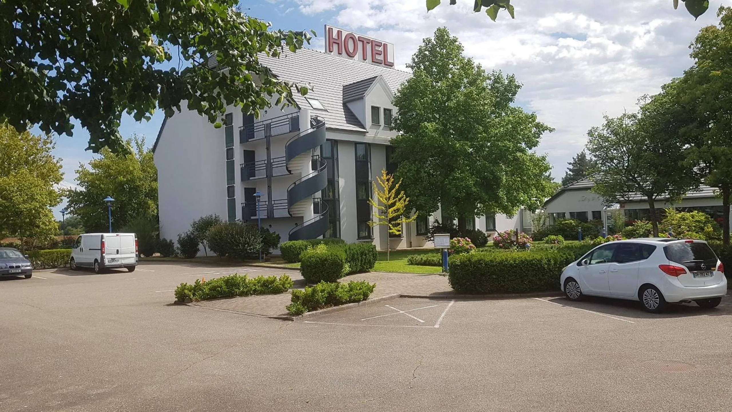 Property building in Hotel Restaurant La Tour Romaine - Haguenau - Strasbourg Nord