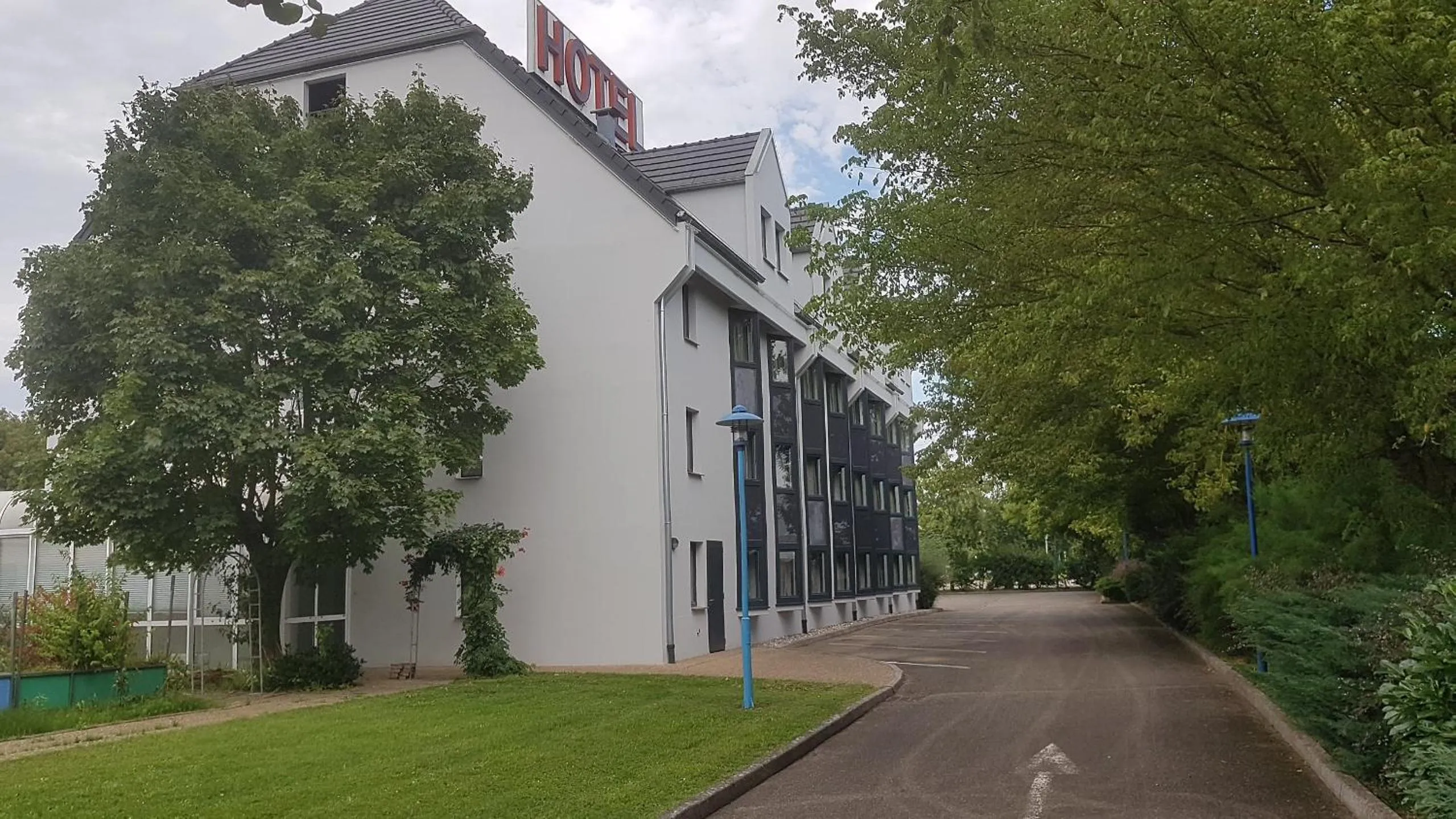 Property building in Hotel Restaurant La Tour Romaine - Haguenau - Strasbourg Nord