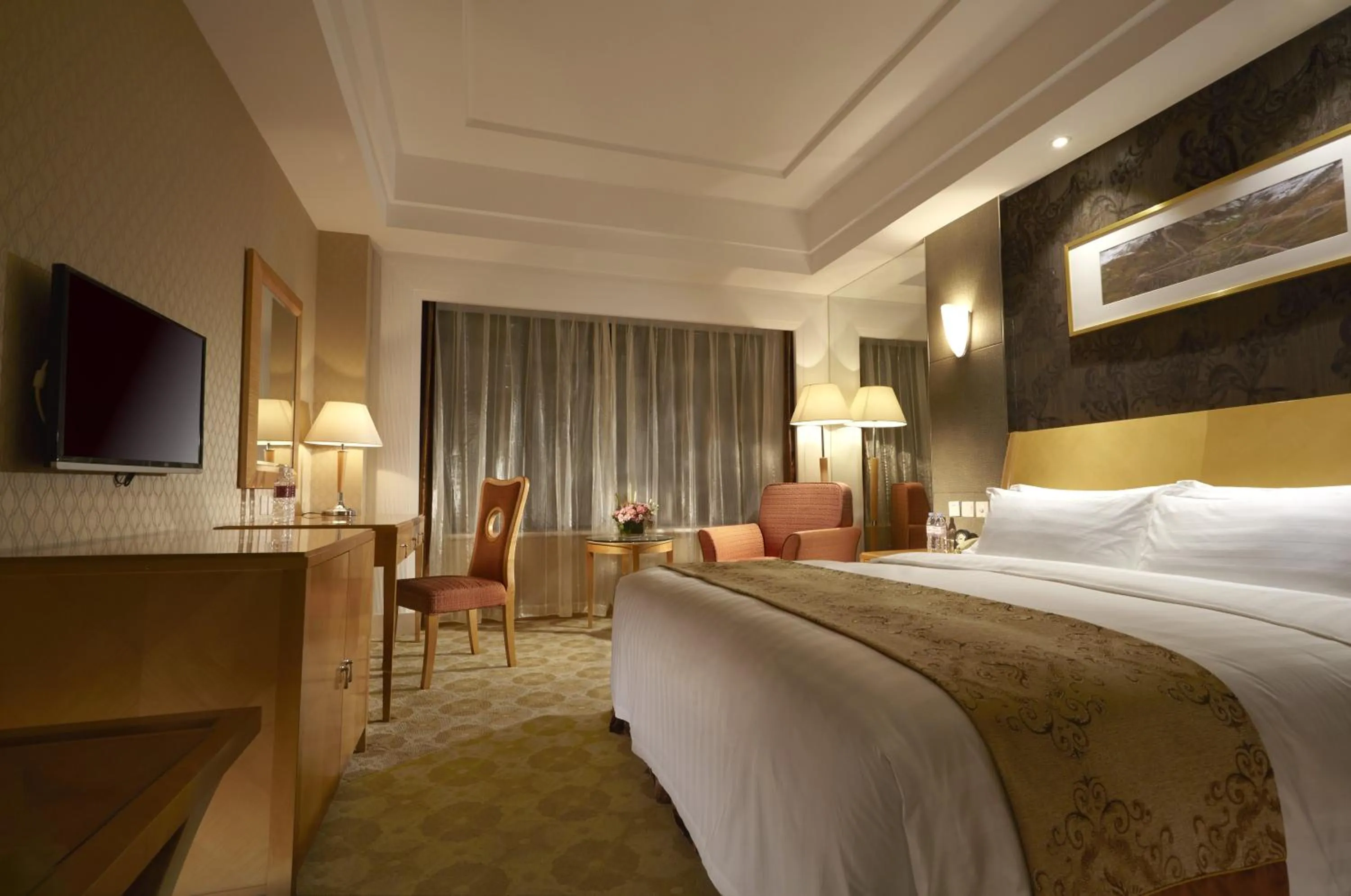 Bedroom, Bed in Dalian East Hotel