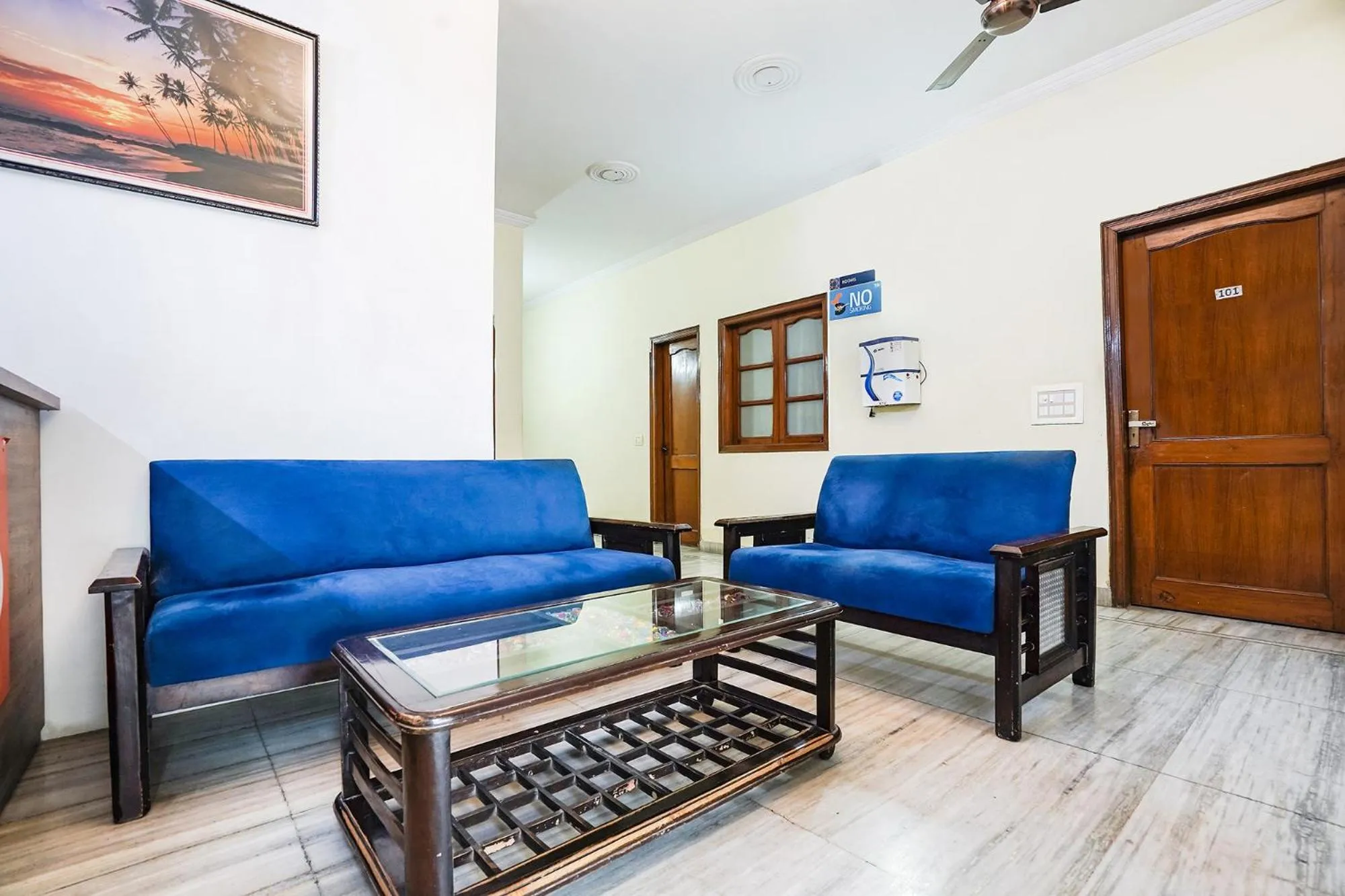 Seating area in FabHotel Ivy Inn Sector 35