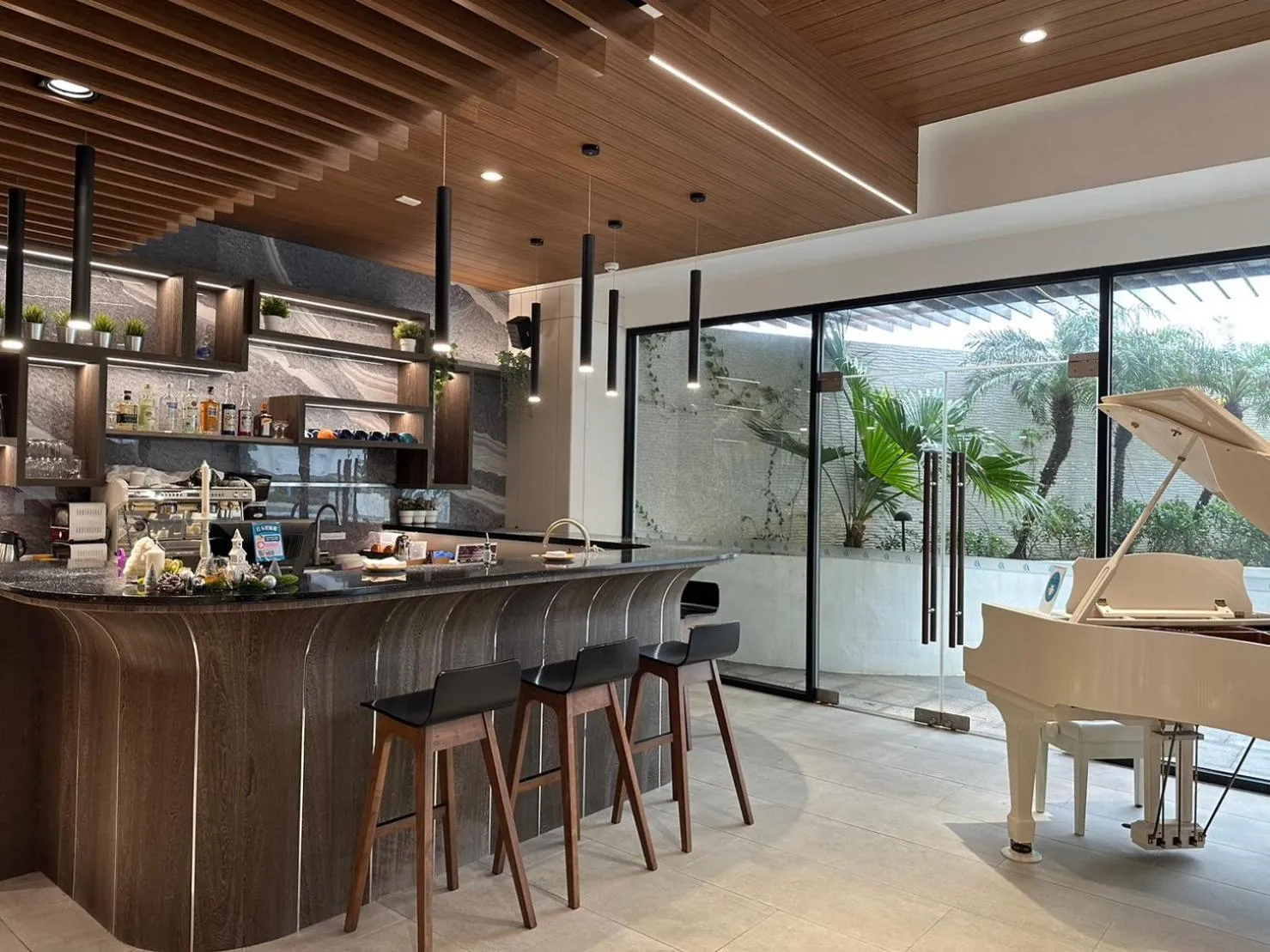 Coffee/tea facilities in CT Green Bay Hot-Spring Hotel