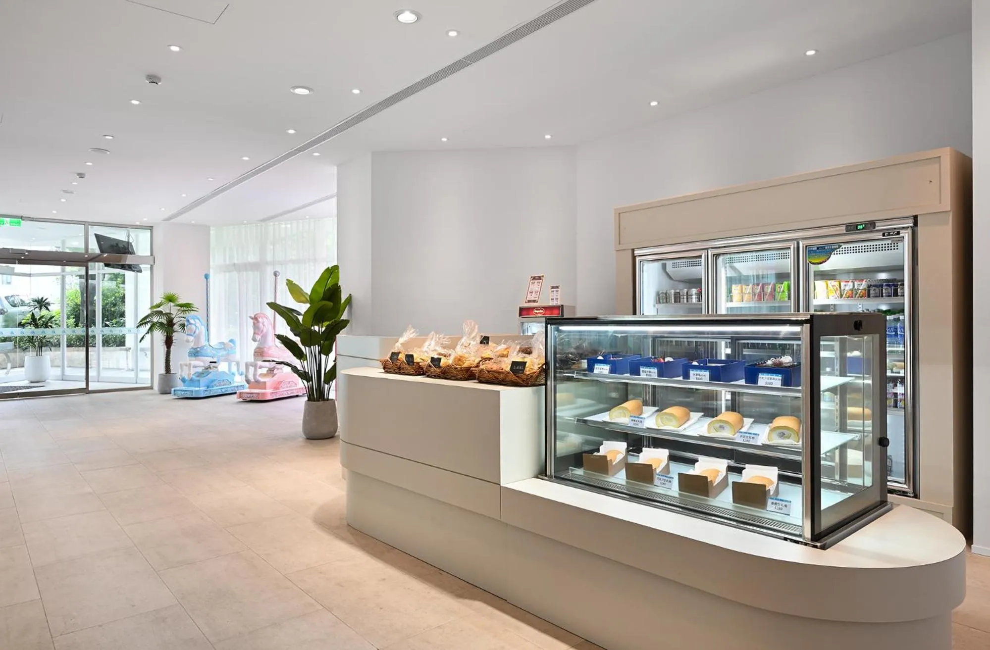 On-site shops in CT Green Bay Hot-Spring Hotel