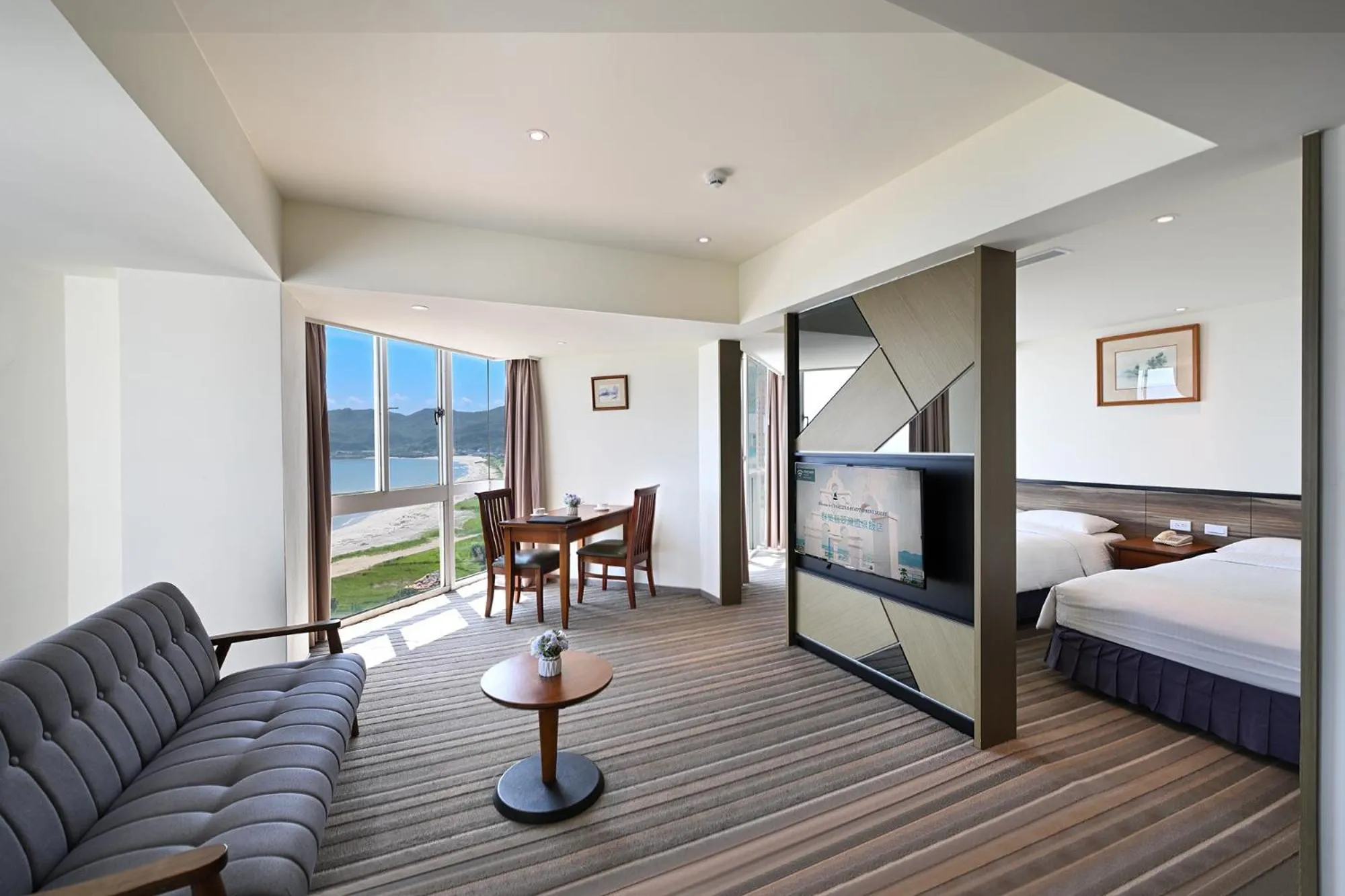 Bed in CT Green Bay Hot-Spring Hotel