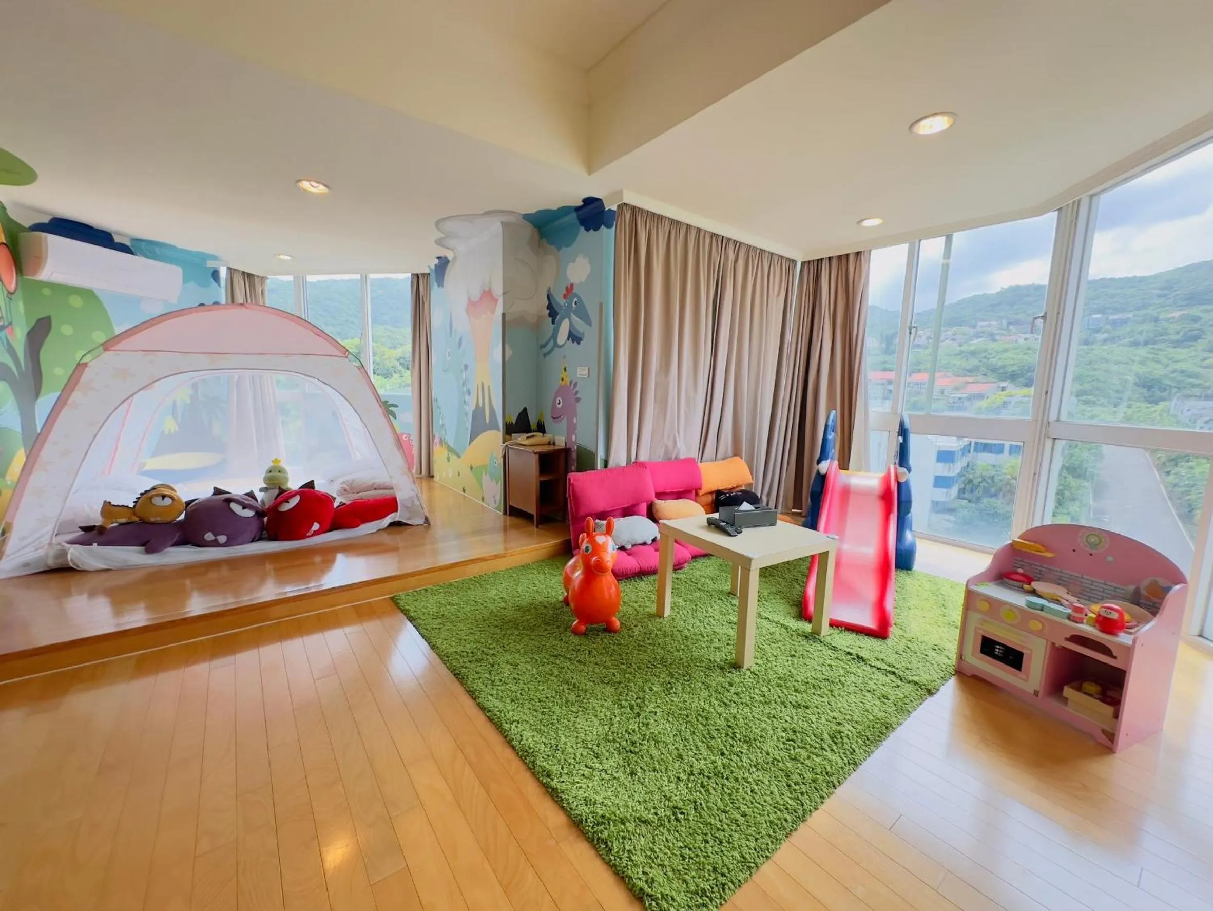 Living room in CT Green Bay Hot-Spring Hotel