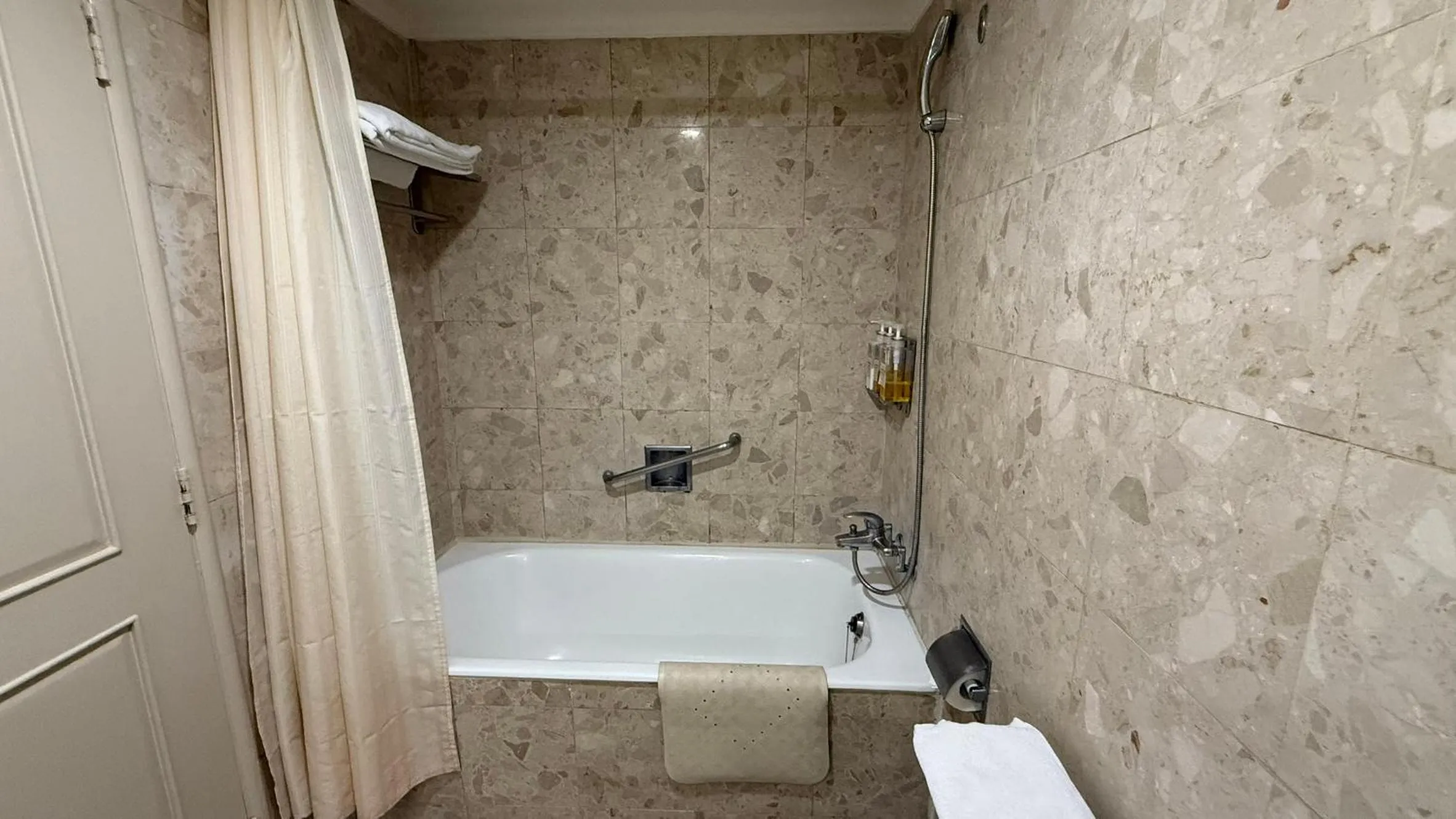 Toilet in CT Green Bay Hot-Spring Hotel