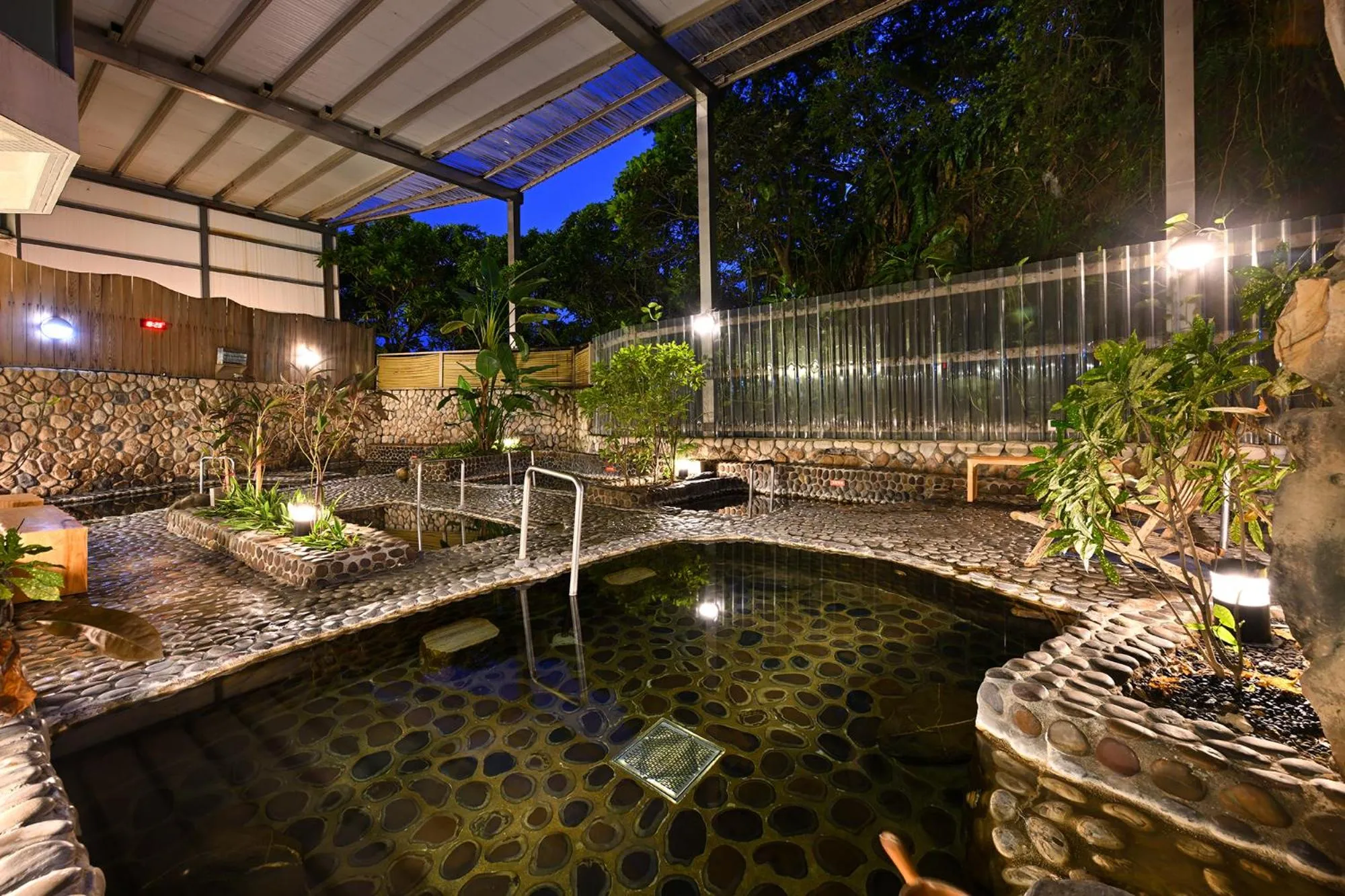 Night in CT Green Bay Hot-Spring Hotel