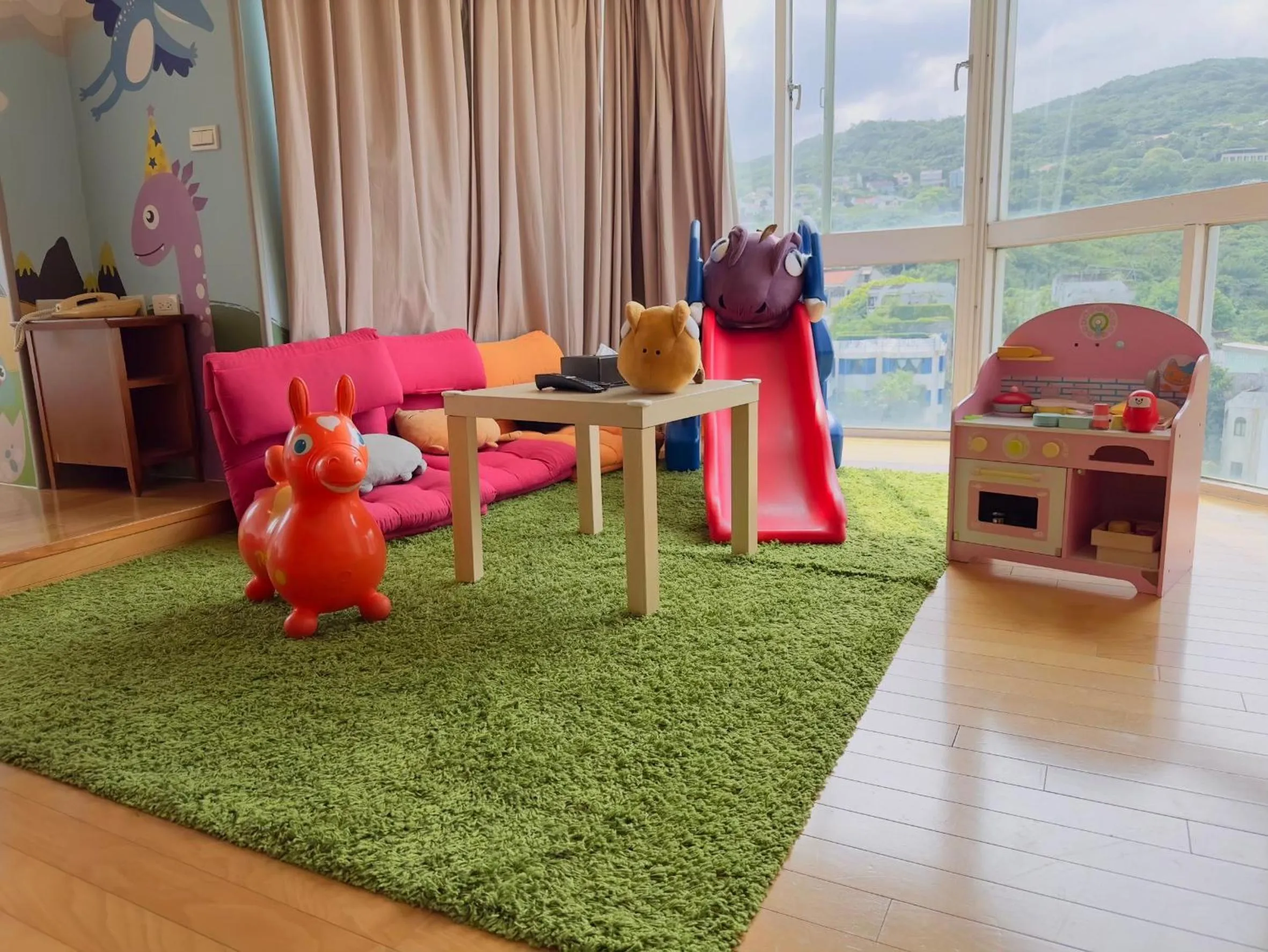 Living room in CT Green Bay Hot-Spring Hotel