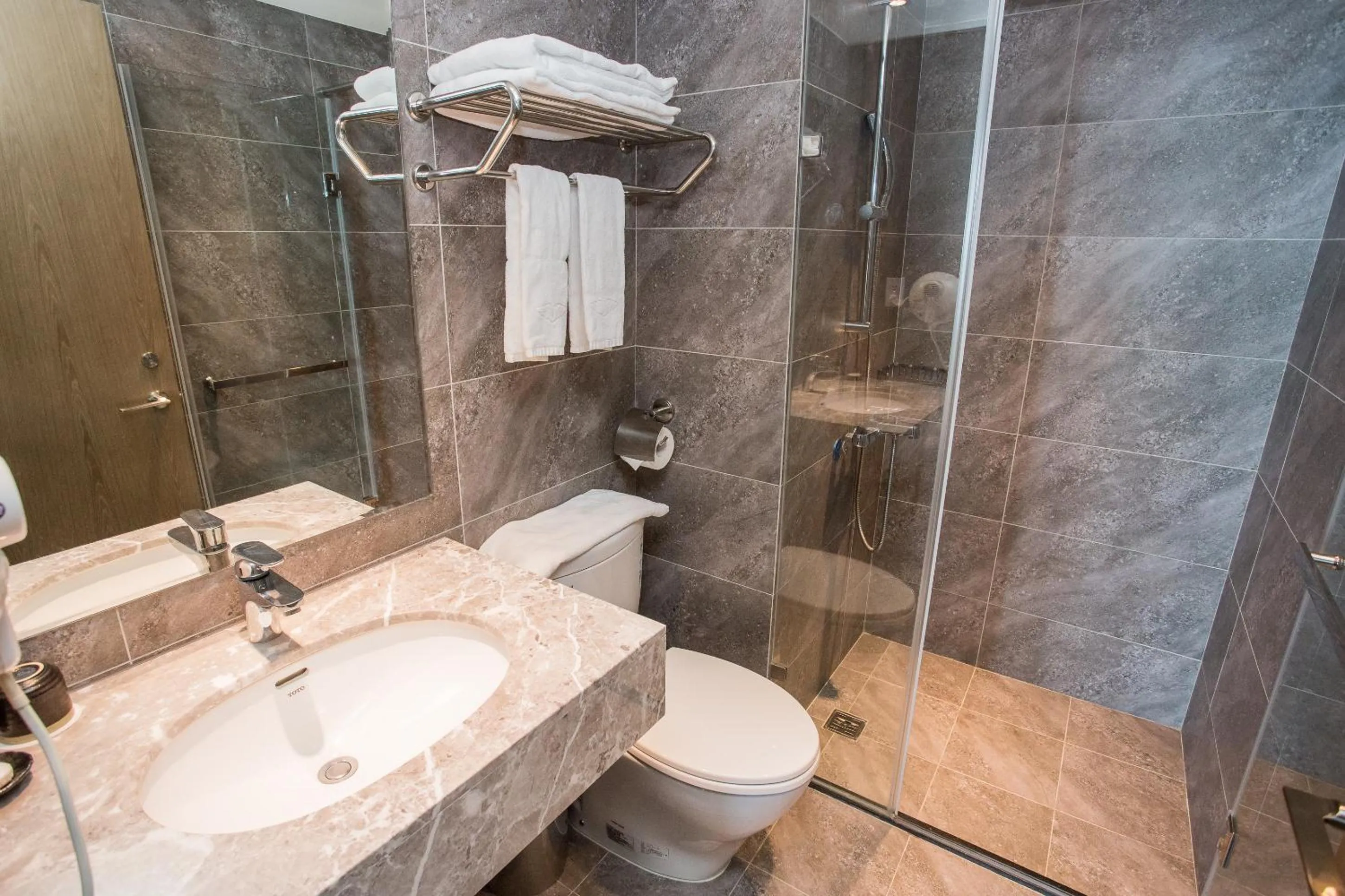 Shower in CT Green Bay Hot-Spring Hotel