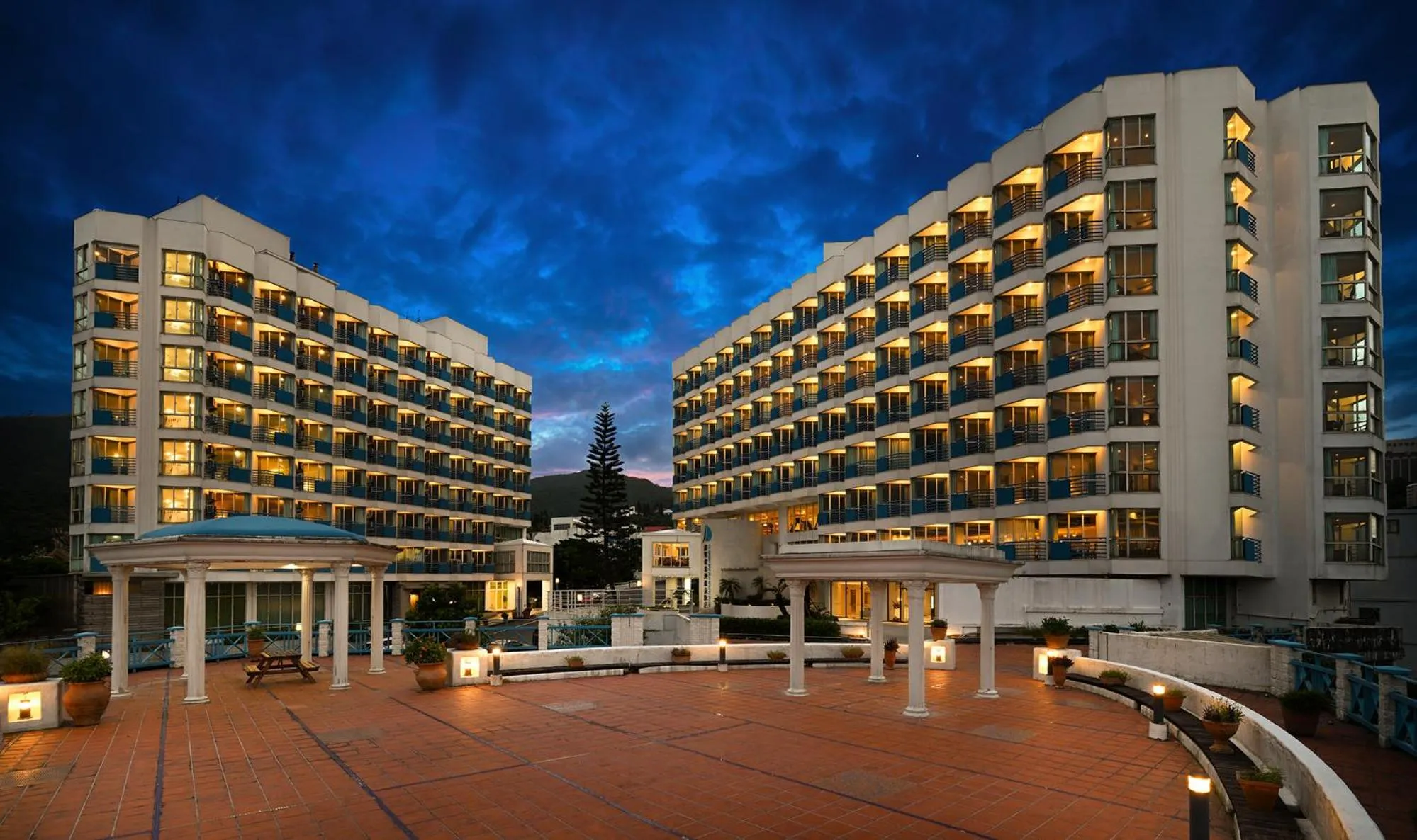 Property building in CT Green Bay Hot-Spring Hotel