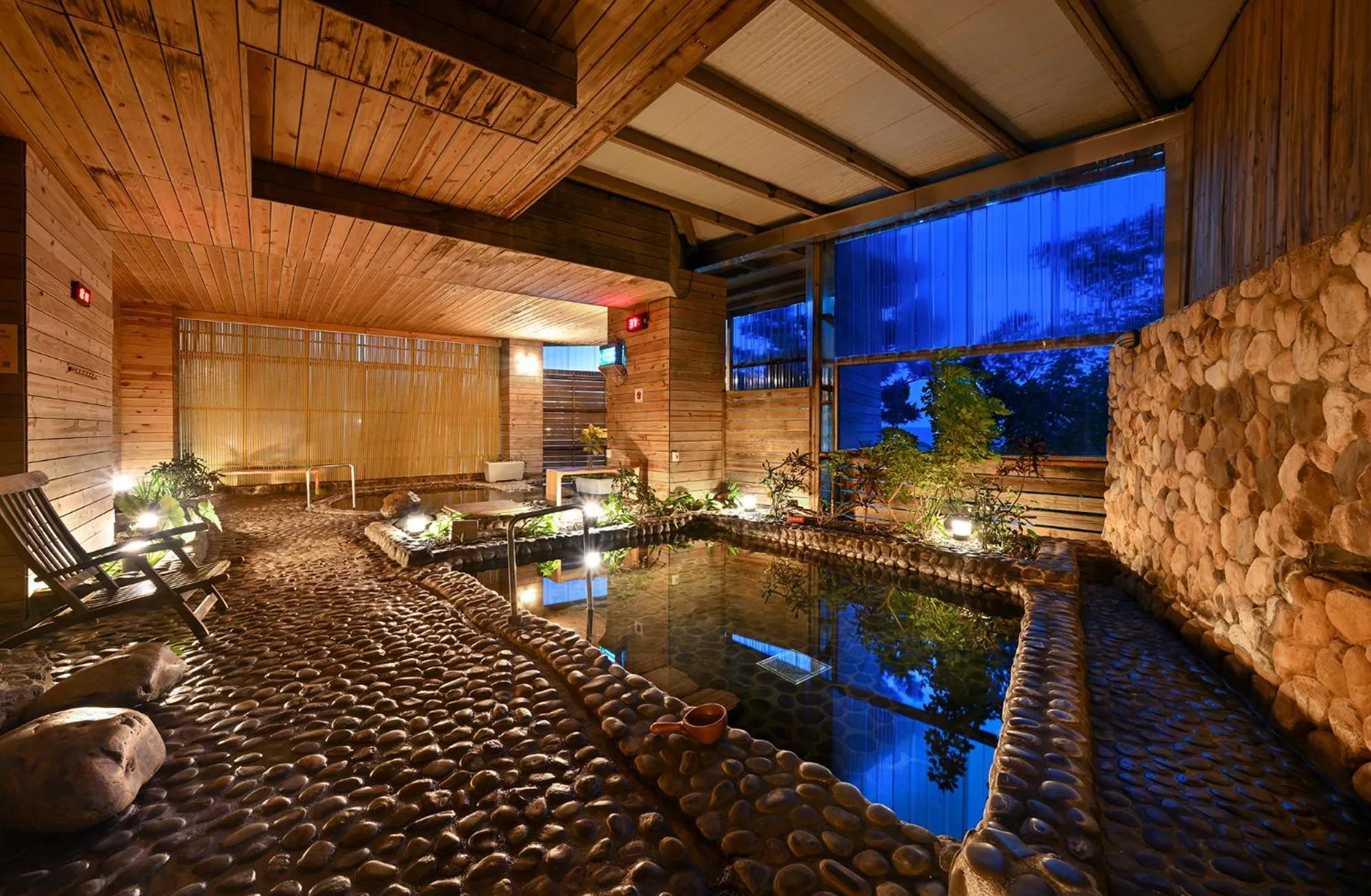 Night in CT Green Bay Hot-Spring Hotel