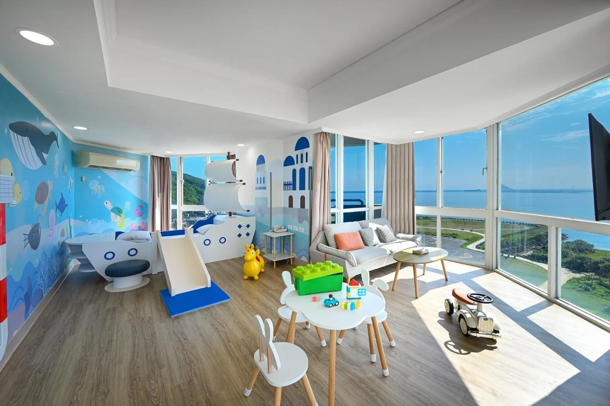 Bed in CT Green Bay Hot-Spring Hotel