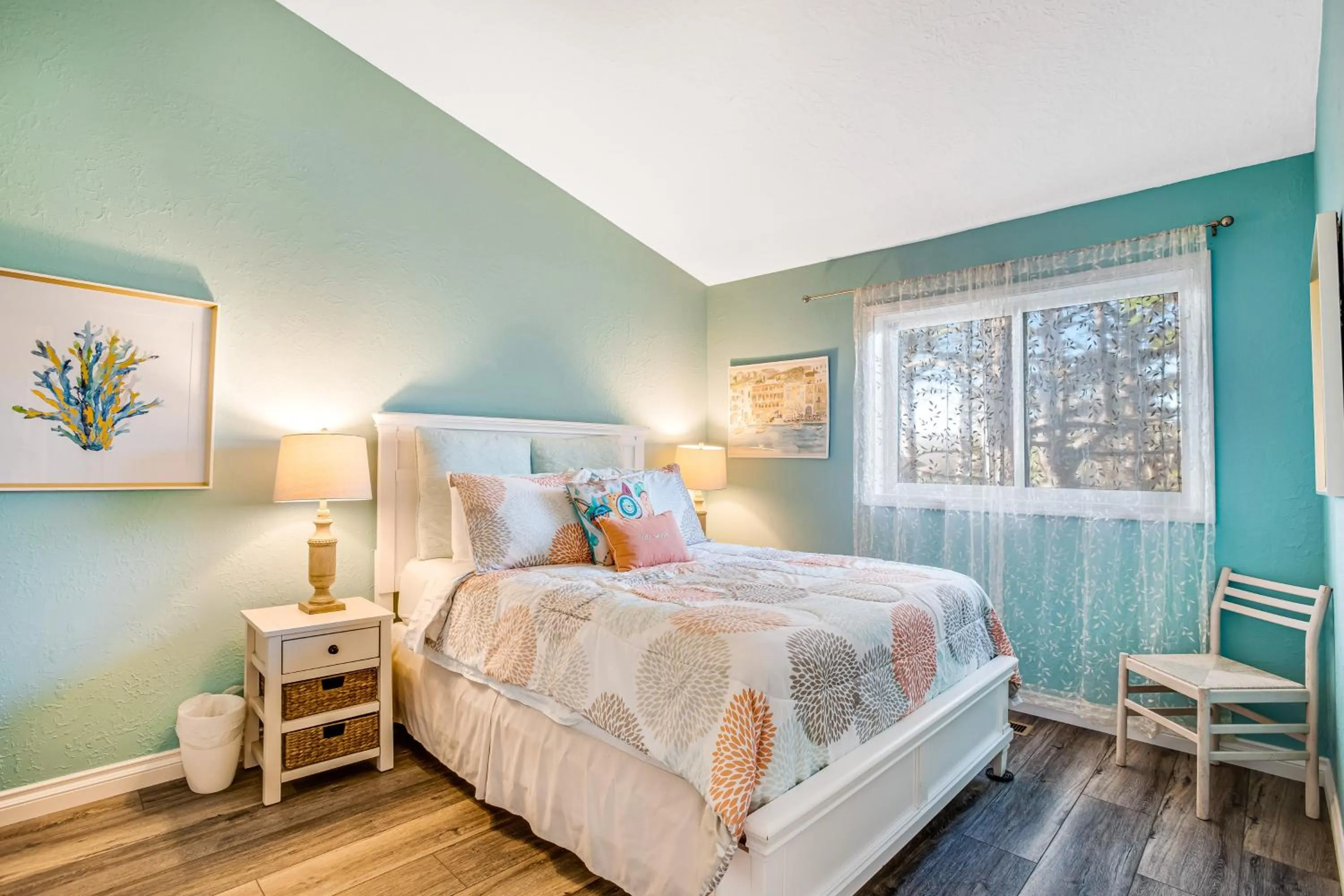 Bed in WindWard Dream Vacation Home