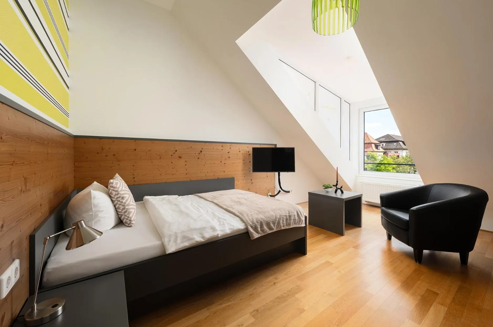 Bedroom, Bed in Hotel CampusZwei Komfortable Doppelzimmer & Apartments mit Küche Zentral in Ludwigsburg ideal für Business & Langzeitaufenthalte optional mit Frühstück