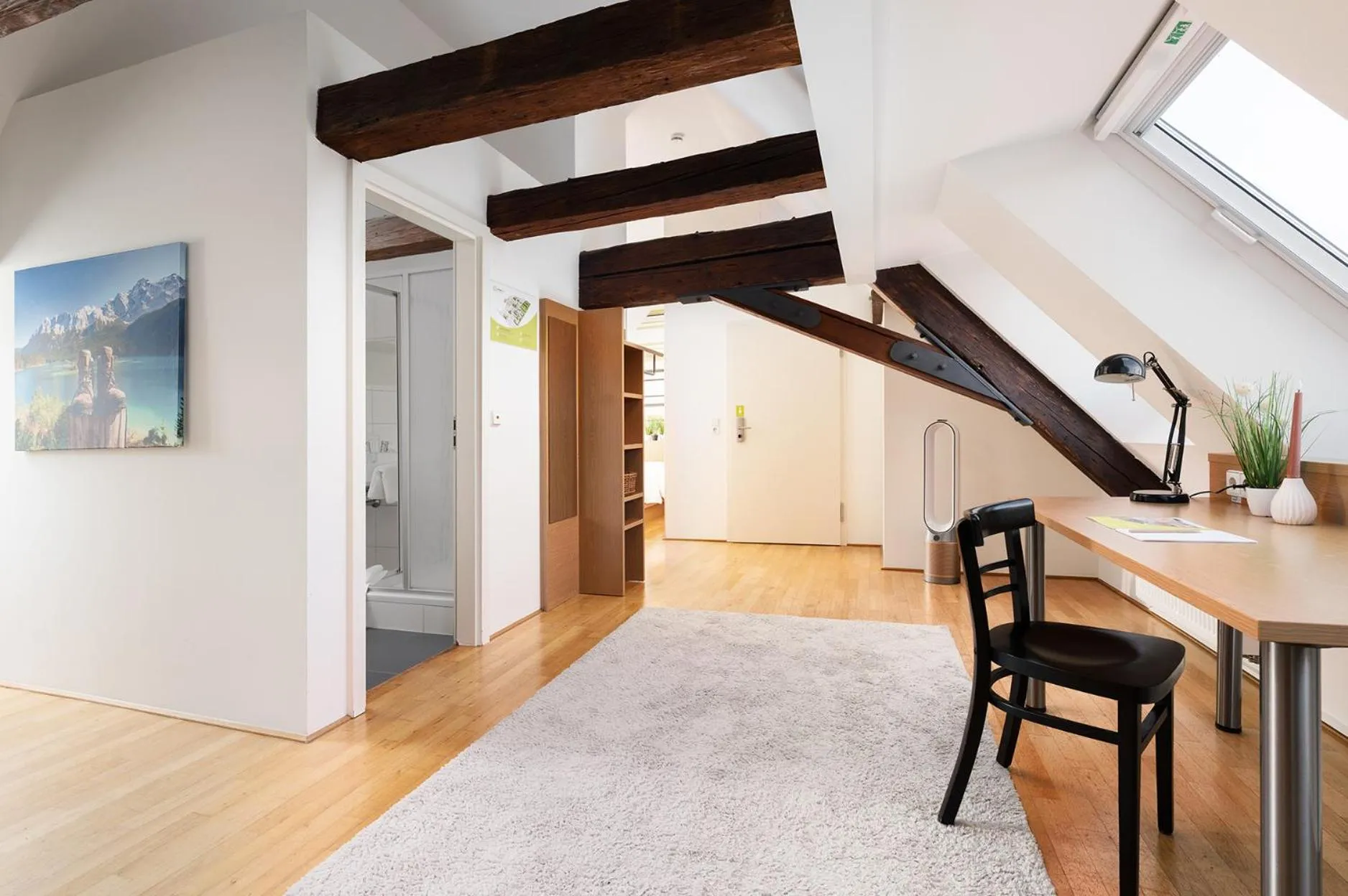 Living room in Hotel CampusZwei Komfortable Doppelzimmer & Apartments mit Küche Zentral in Ludwigsburg ideal für Business & Langzeitaufenthalte optional mit Frühstück