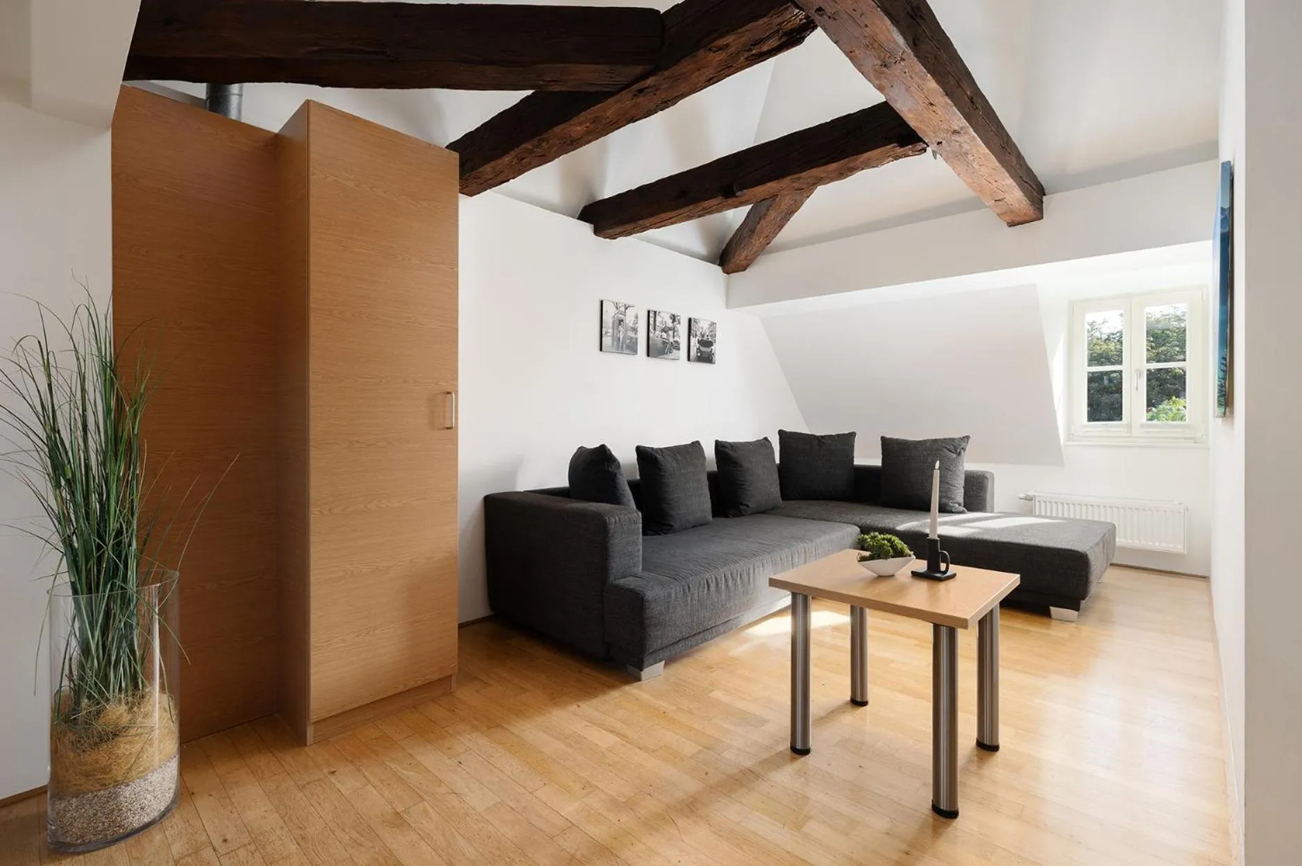 Seating area in Hotel CampusZwei Komfortable Doppelzimmer & Apartments mit Küche Zentral in Ludwigsburg ideal für Business & Langzeitaufenthalte optional mit Frühstück