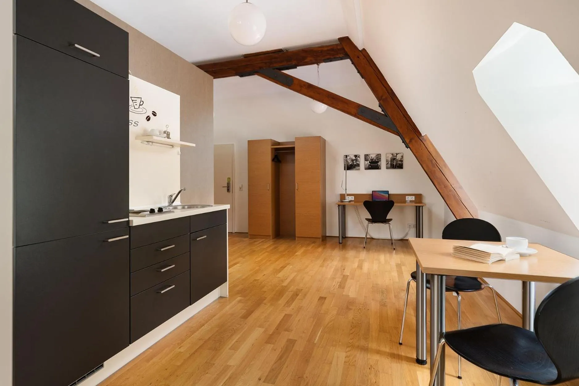 kitchen in Hotel CampusZwei Komfortable Doppelzimmer & Apartments mit Küche Zentral in Ludwigsburg ideal für Business & Langzeitaufenthalte optional mit Frühstück