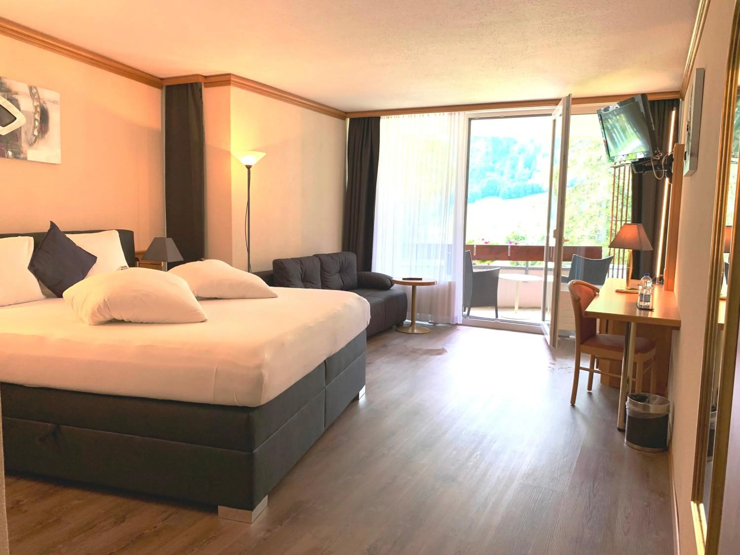 Photo of the whole room, Bed in Hotel Quellenhof Leukerbad
