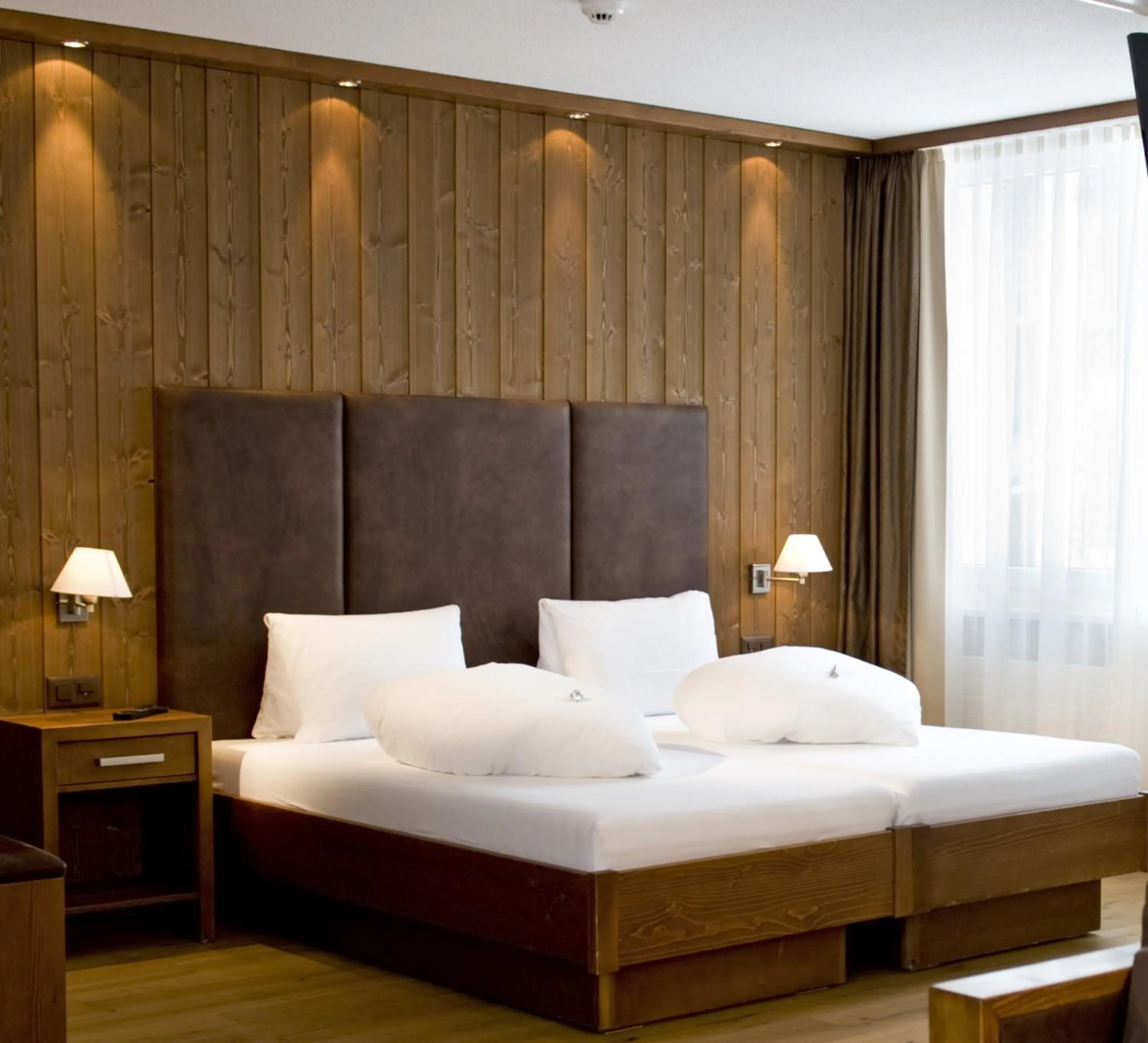 Photo of the whole room, Bed in Hotel Quellenhof Leukerbad