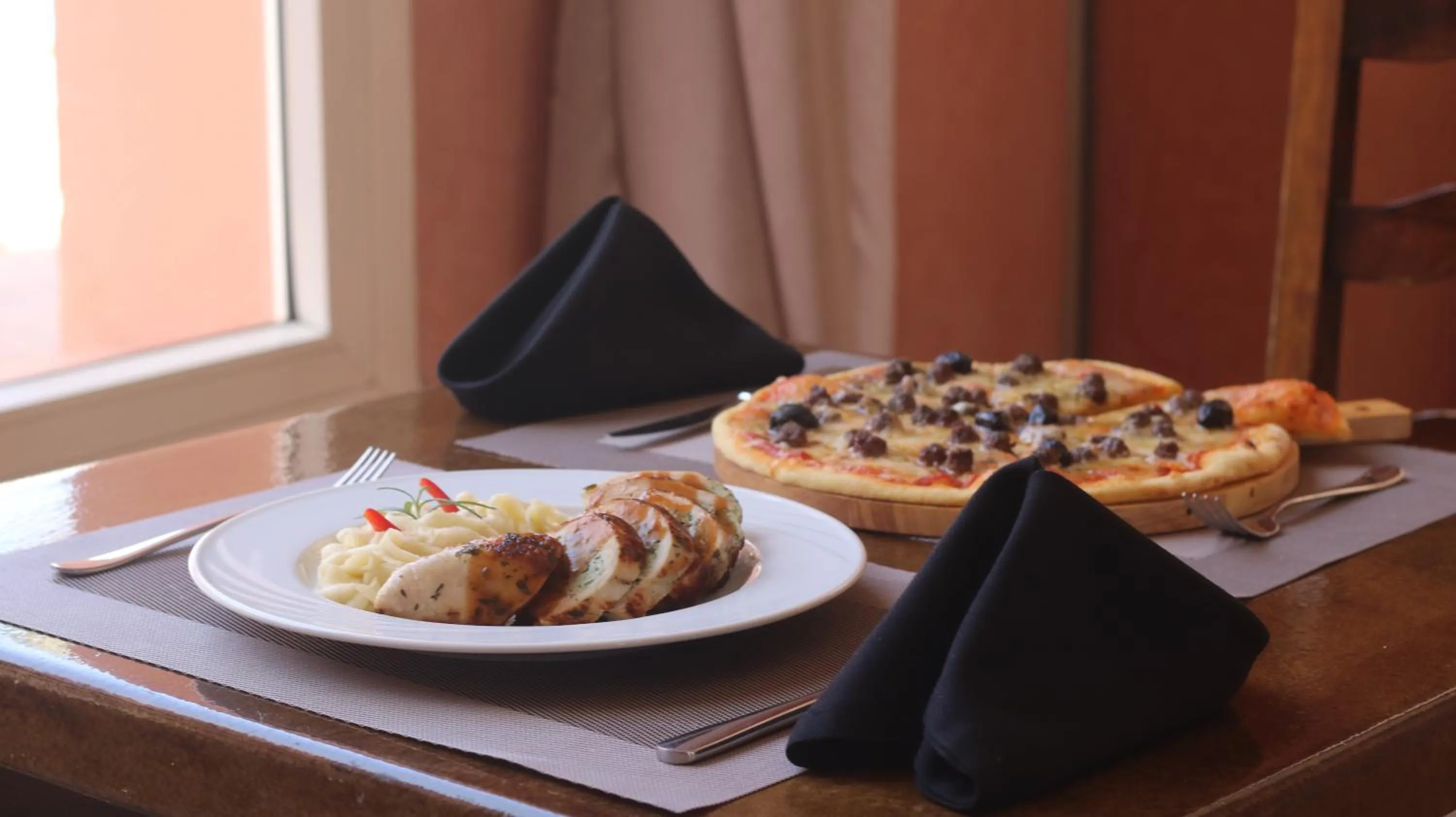 Restaurant/places to eat in Hotel Idou Tiznit