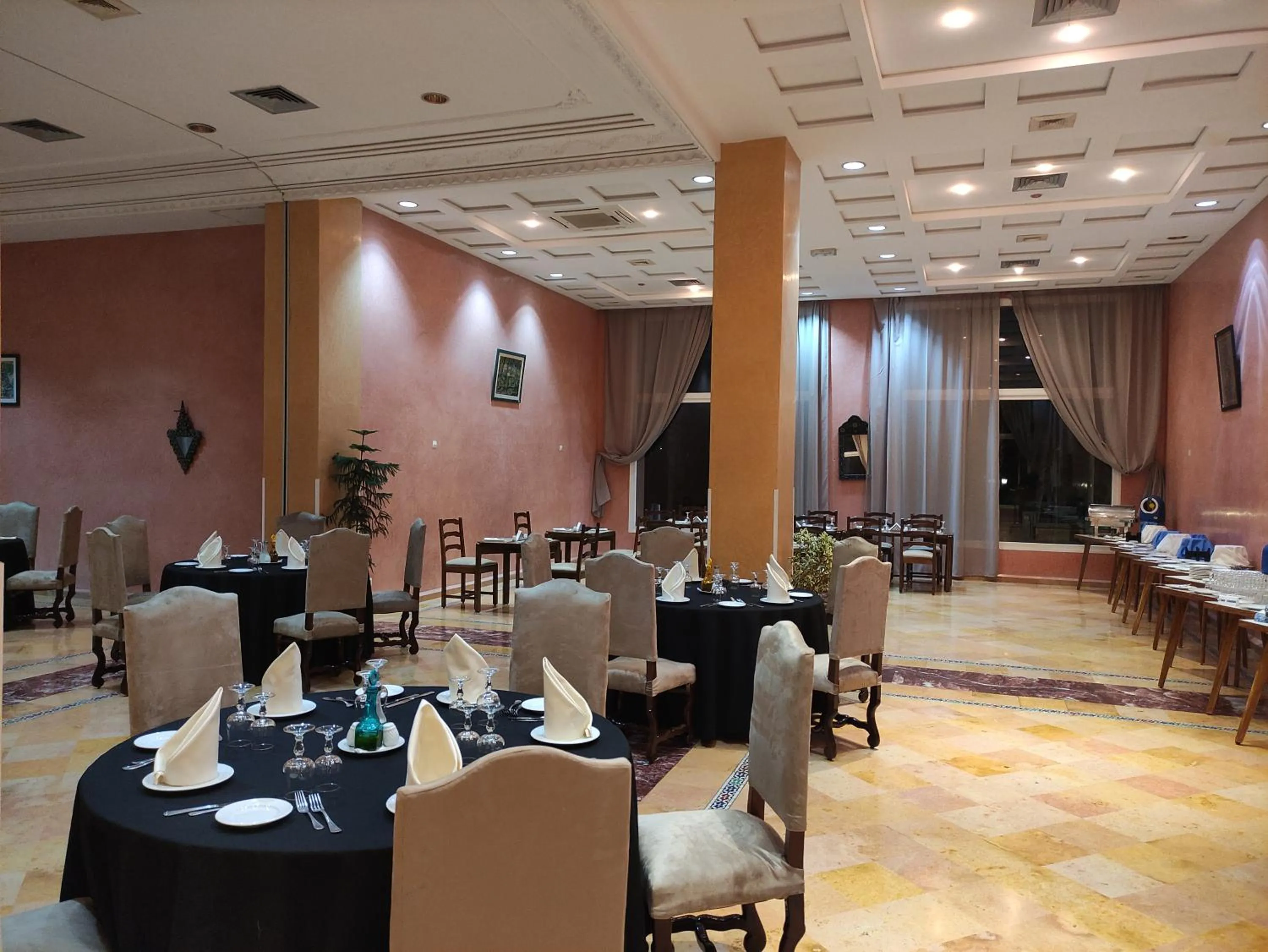 Restaurant/places to eat in Hotel Idou Tiznit