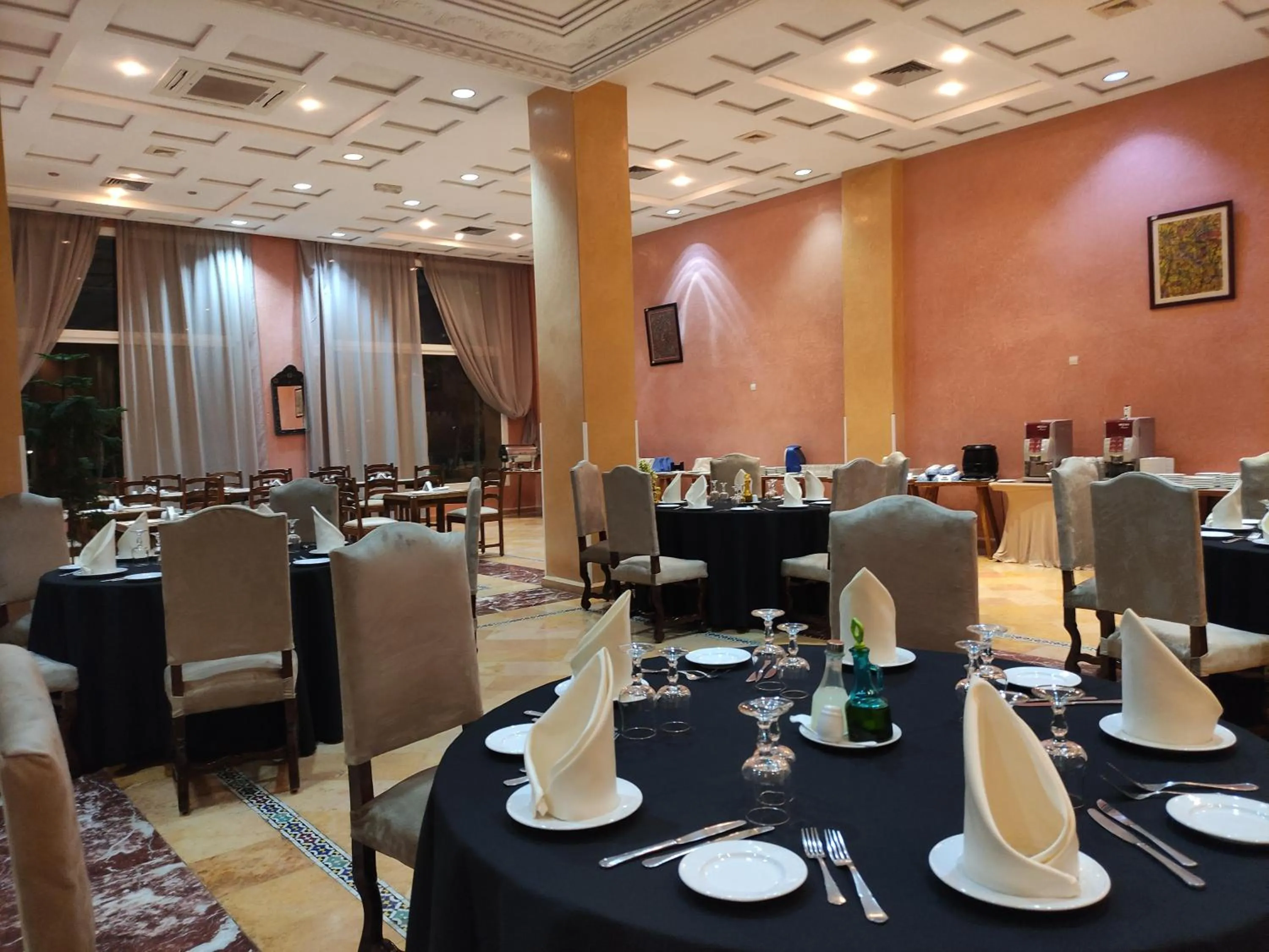 Restaurant/places to eat in Hotel Idou Tiznit