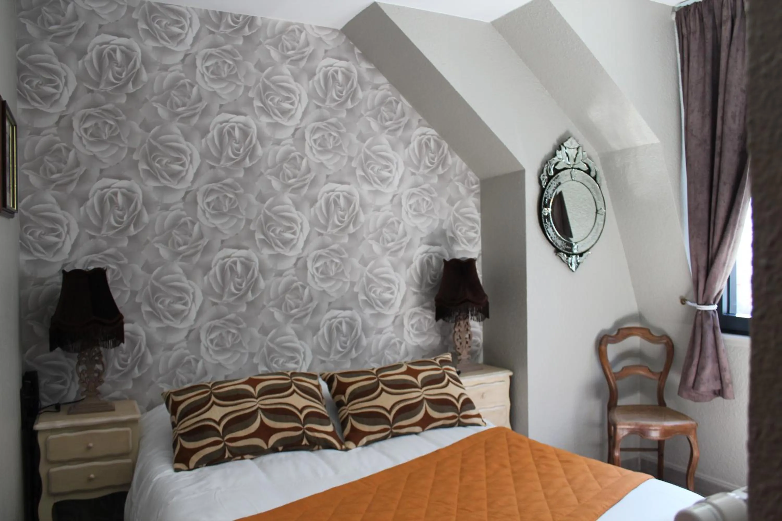 Photo of the whole room, Bed in Hypnos Hotel