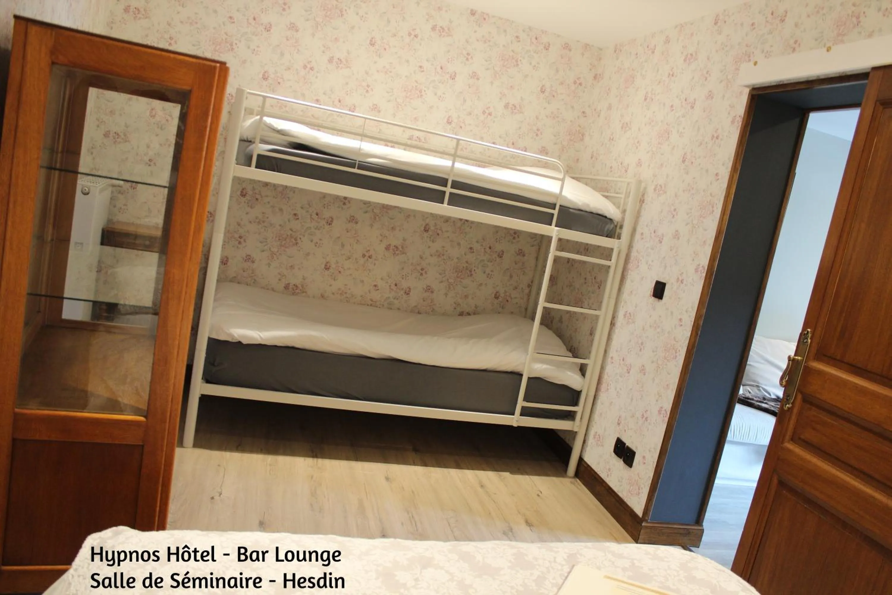 bunk bed, Bed in Hypnos Hotel