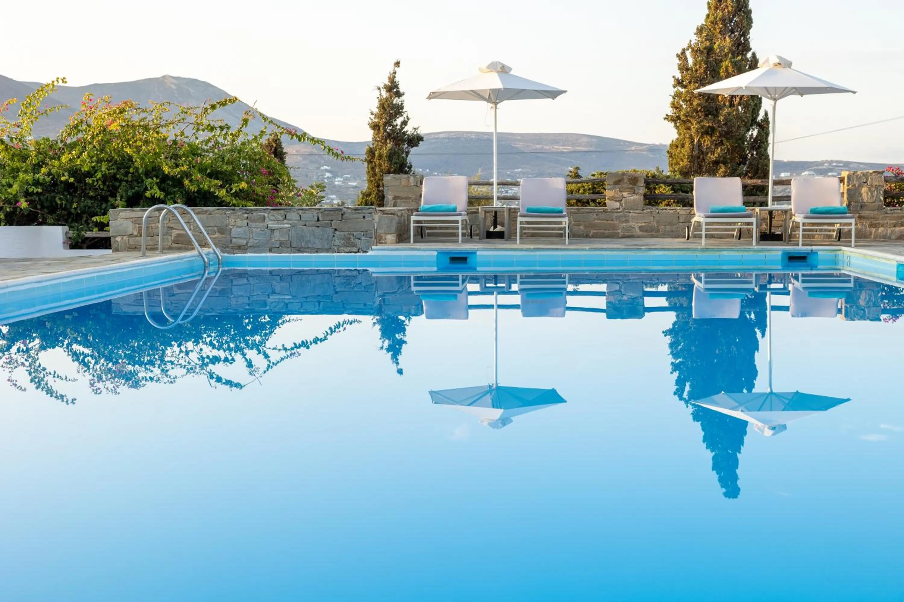 Swimming pool in Akrotiri Hotel