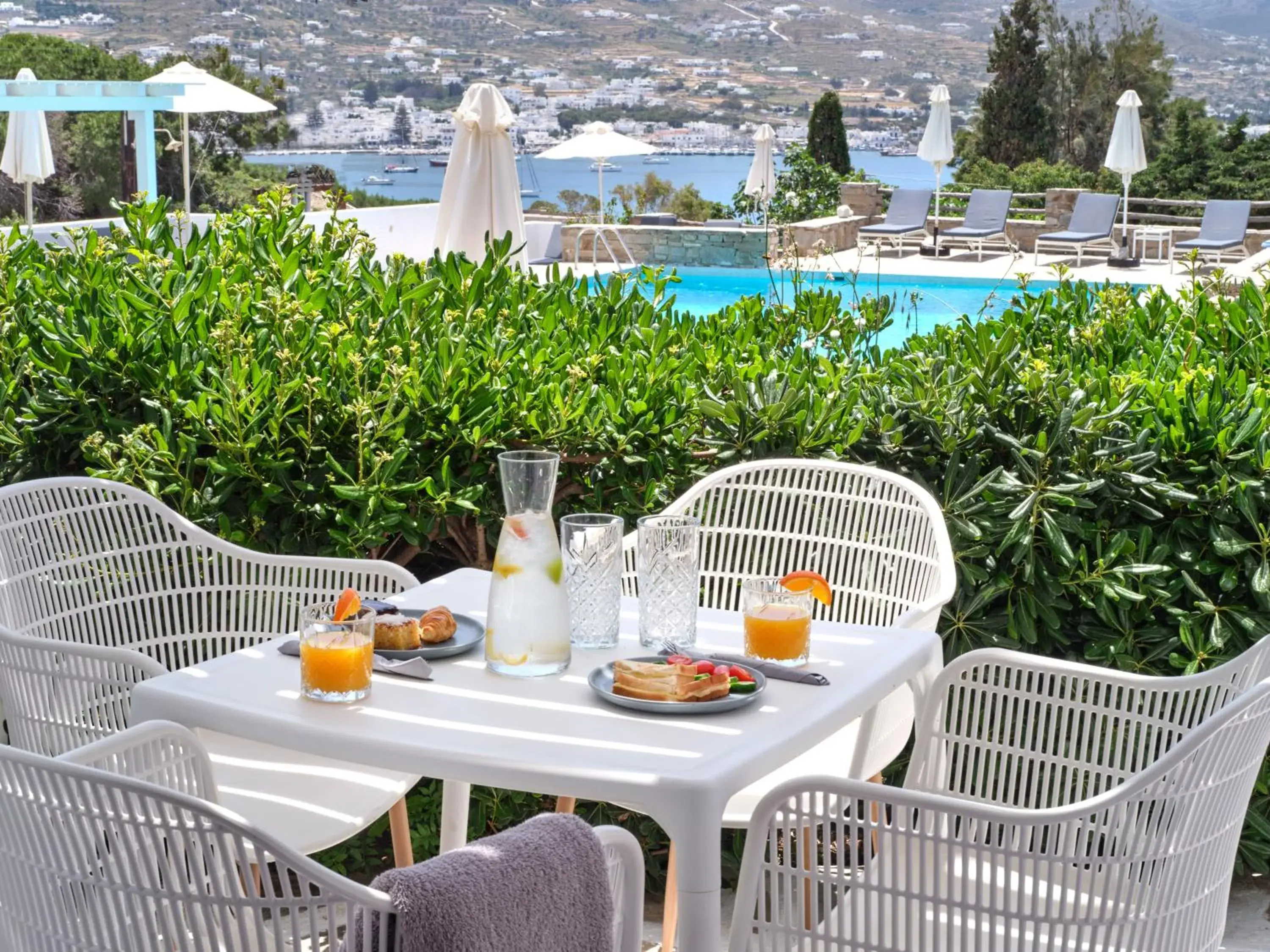 Quadruple Room with Sea View in Akrotiri Hotel Quadruple Room with Sea View in Akrotiri Hotel